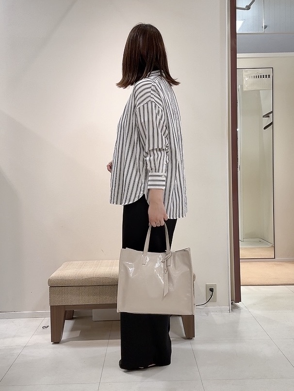 YUIさんの「UNTITLED｜ストライプシャツ」を使ったコーディネート