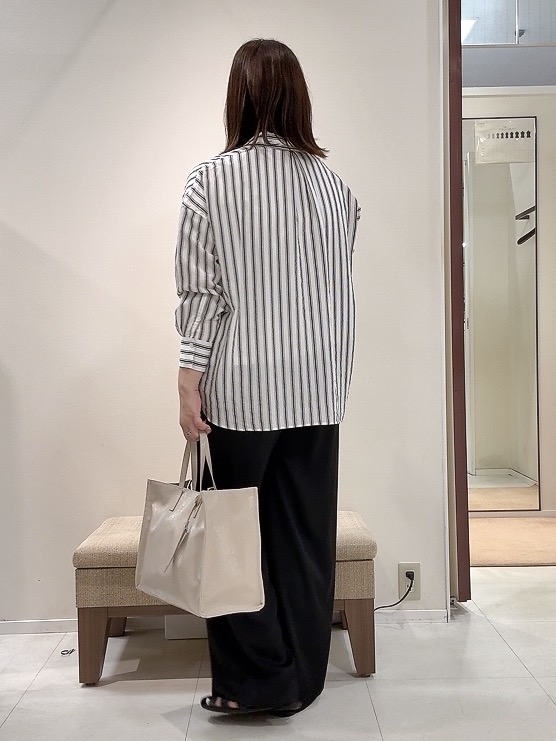 YUIさんの「UNTITLED｜ストライプシャツ」を使ったコーディネート