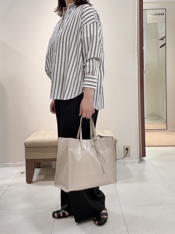 YUIさんの「UNTITLED｜ストライプシャツ」を使ったコーディネート