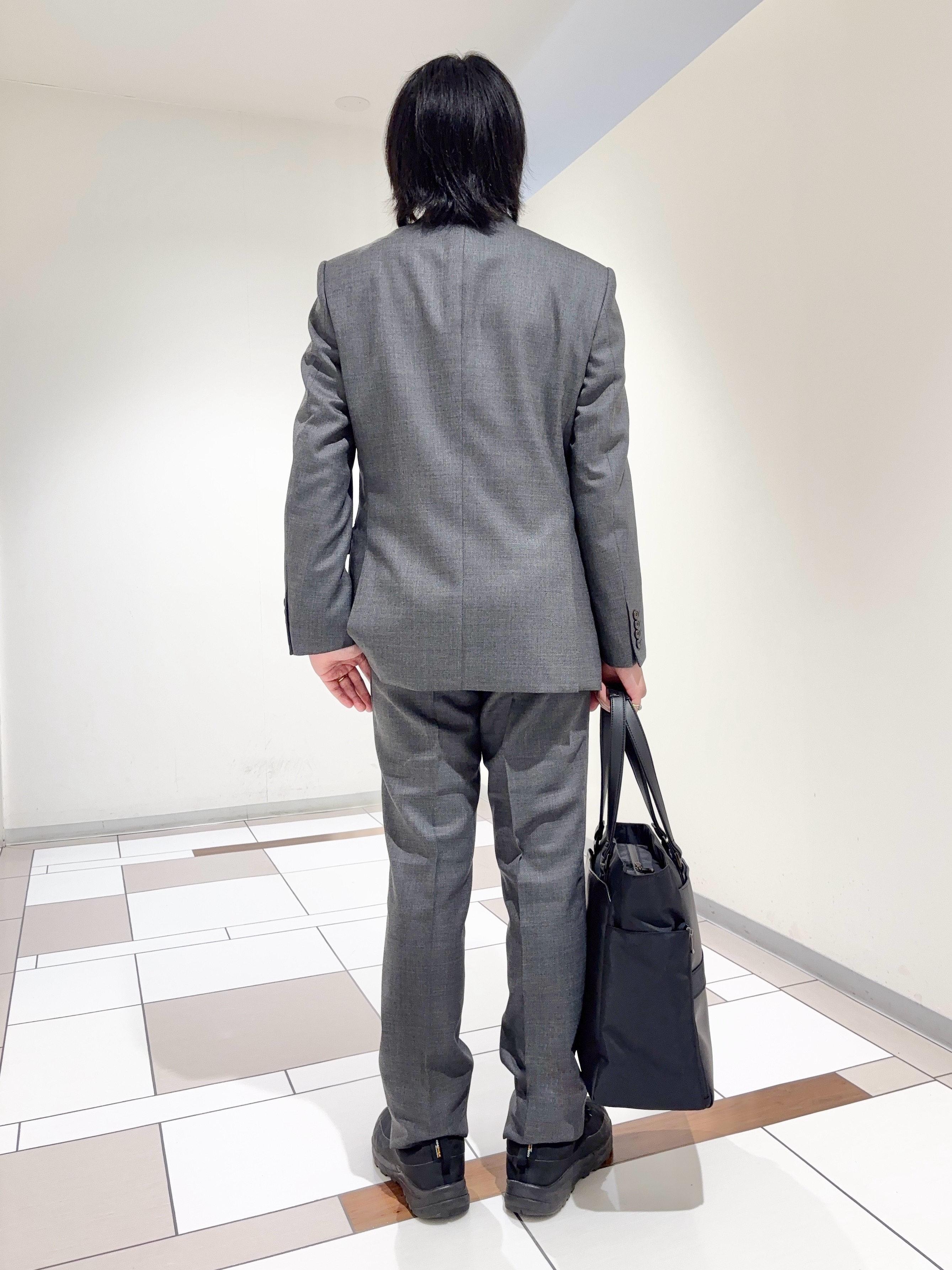 及川さんの「TAKEO KIKUCHI｜シャイニーシャークピンヘッド スーツ/3ピース対応可」を使ったコーディネート