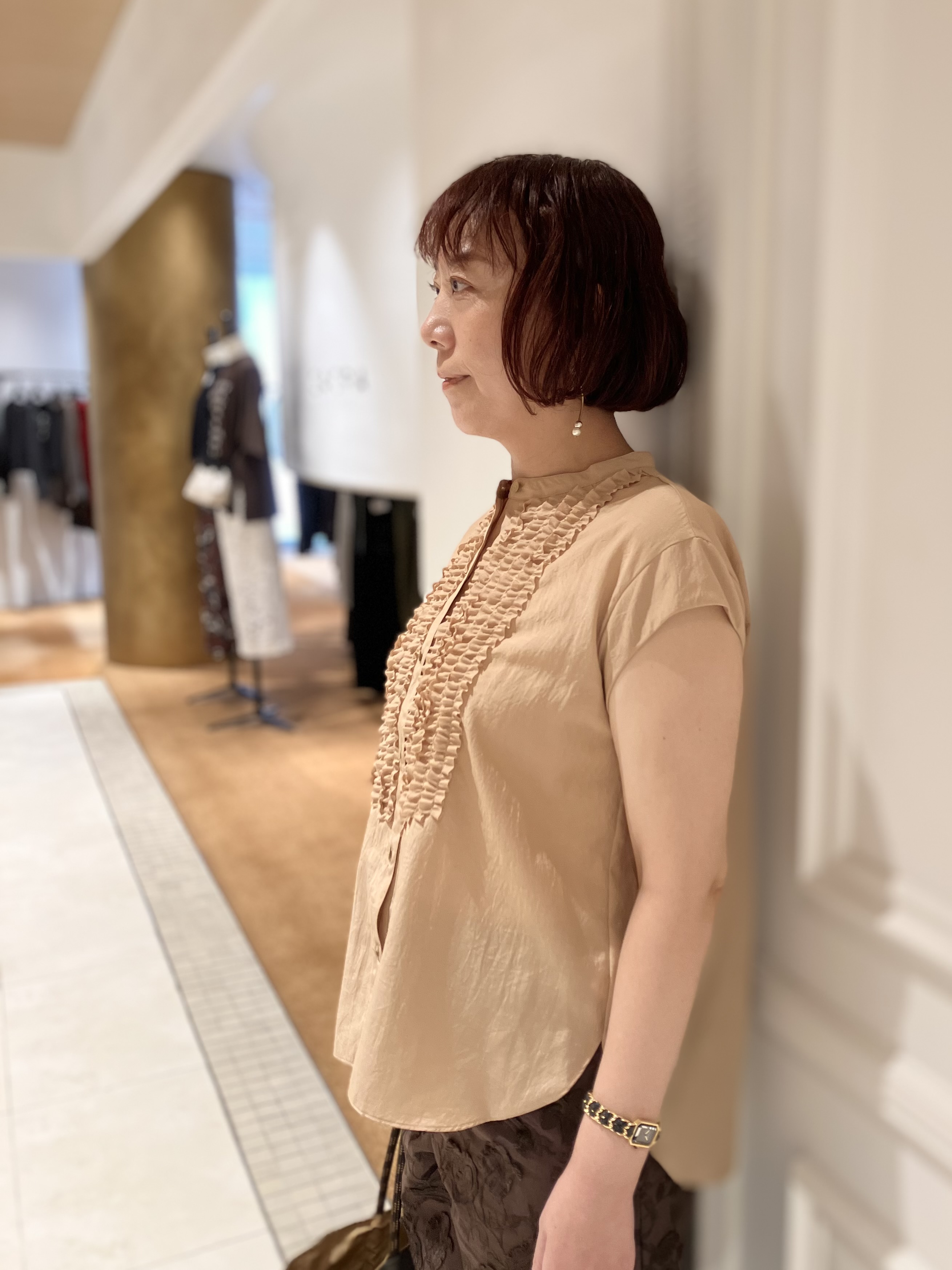 TAJIさんの「DRESSTERIOR｜フレンチスリーブ　フリルブラウス」を使ったコーディネート