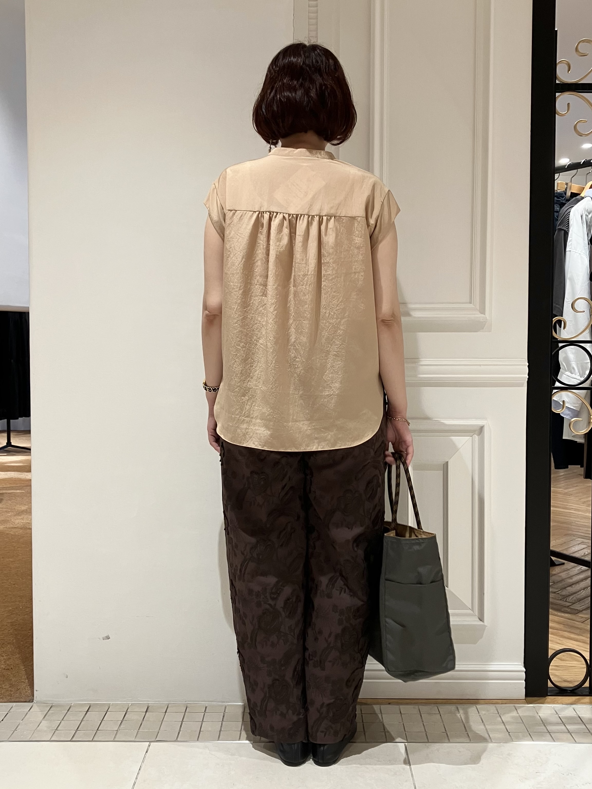 TAJIさんの「DRESSTERIOR｜フレンチスリーブ　フリルブラウス」を使ったコーディネート