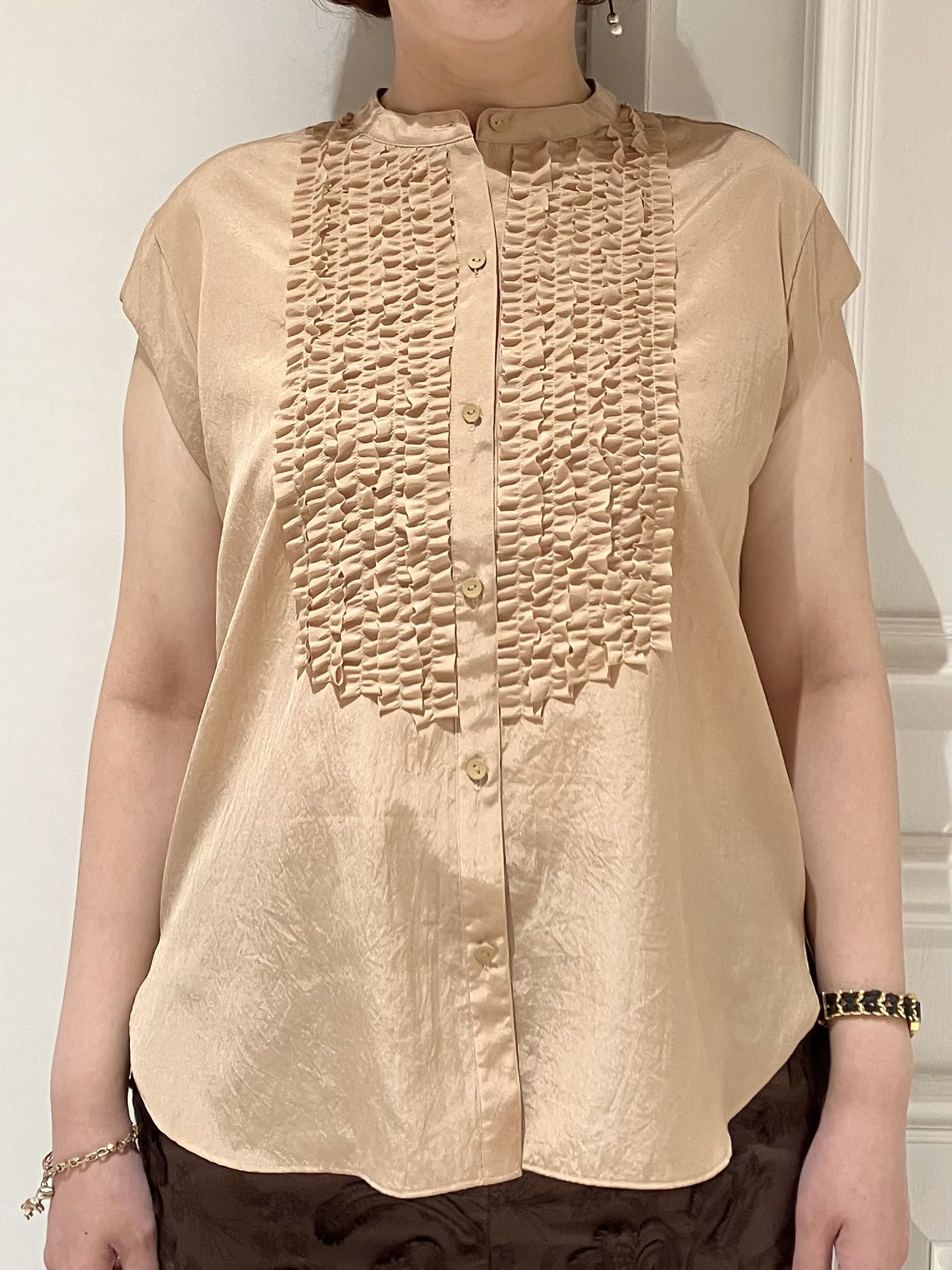 TAJIさんの「DRESSTERIOR｜フレンチスリーブ　フリルブラウス」を使ったコーディネート