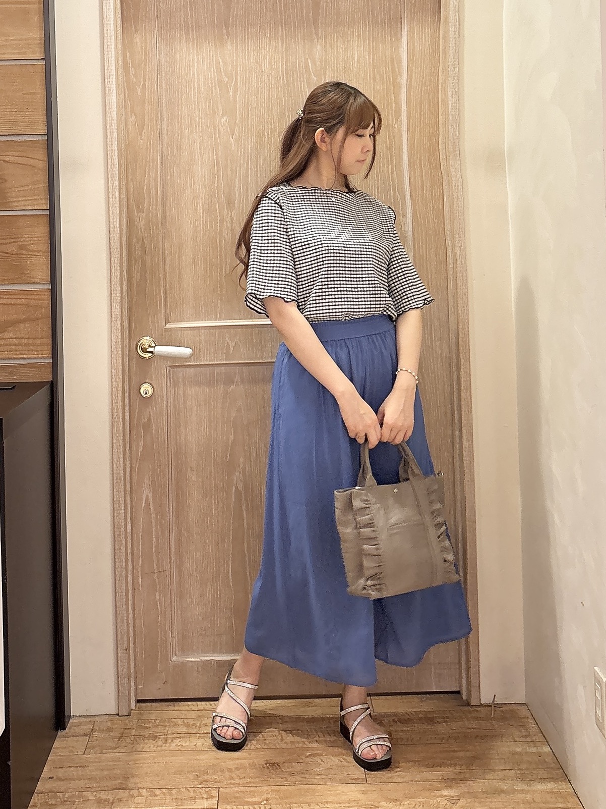 miiさんの「SHOO･LA･RUE｜カット楊柳ギンガムメローT」を使ったコーディネート