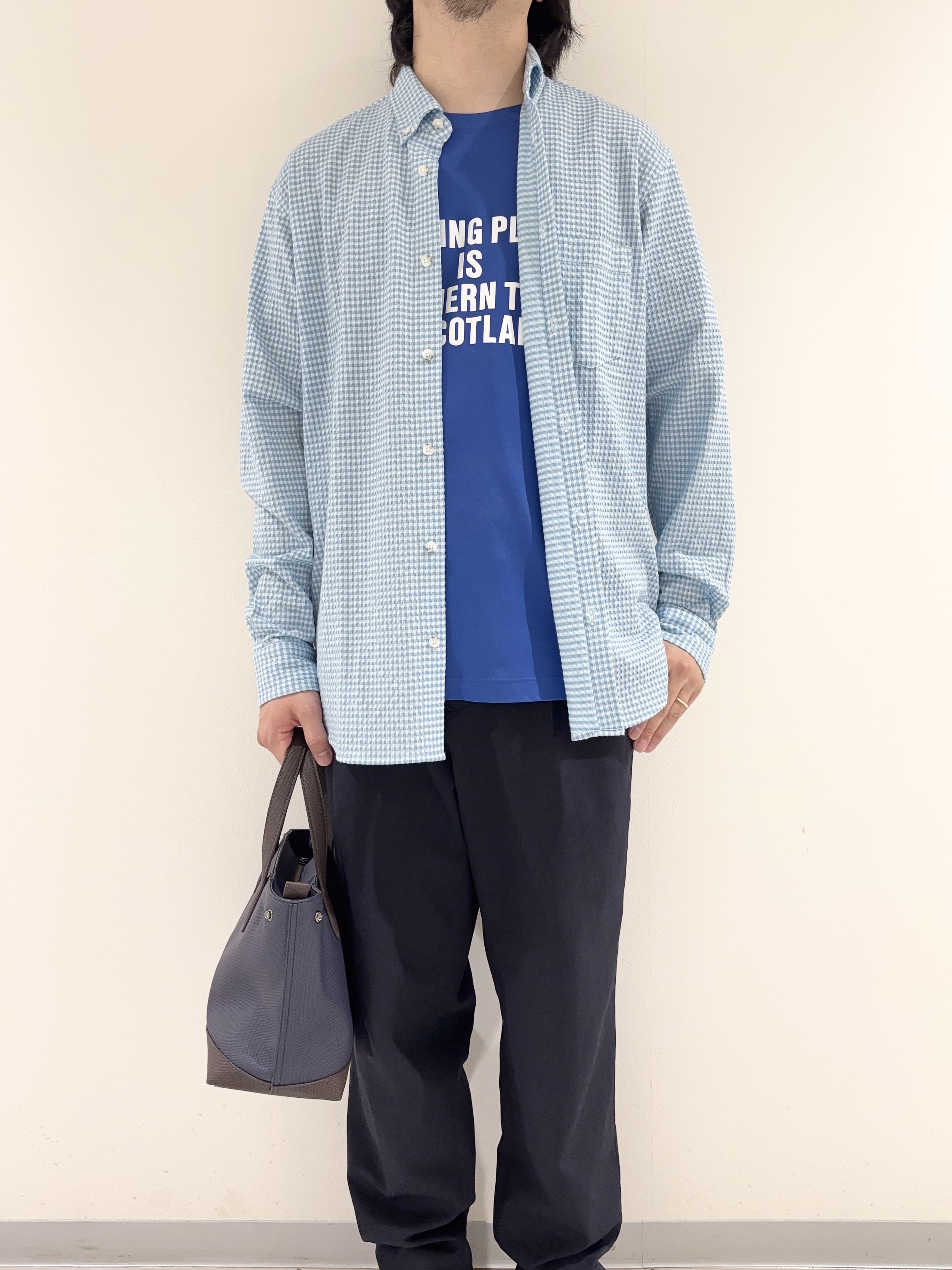 及川さんの「TAKEO KIKUCHI｜【抗菌防臭/シーズンレス】シアサッカーギンガムチェック ストレッチシャツ」を使ったコーディネート