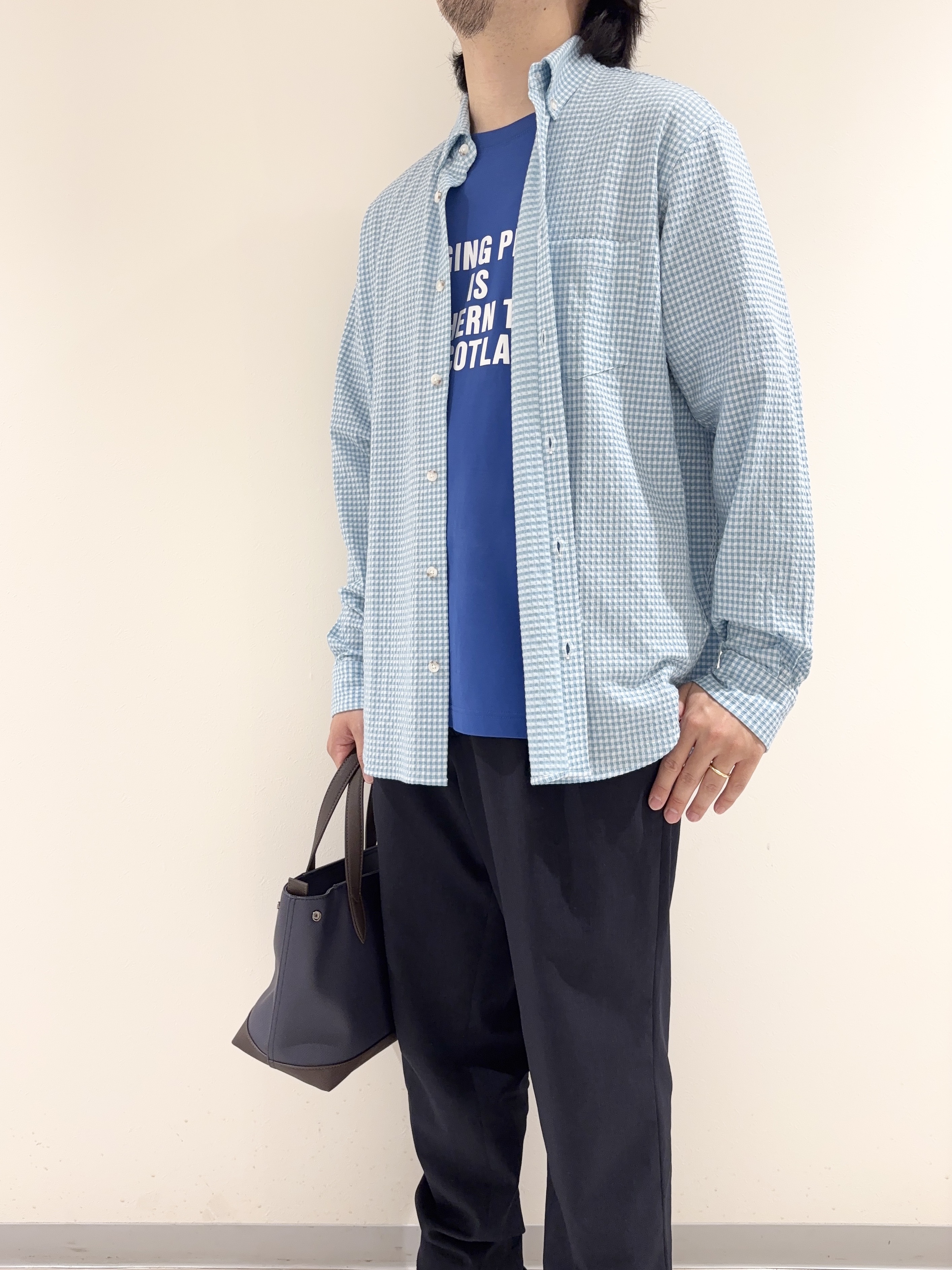 及川さんの「TAKEO KIKUCHI｜【抗菌防臭/シーズンレス】シアサッカーギンガムチェック ストレッチシャツ」を使ったコーディネート