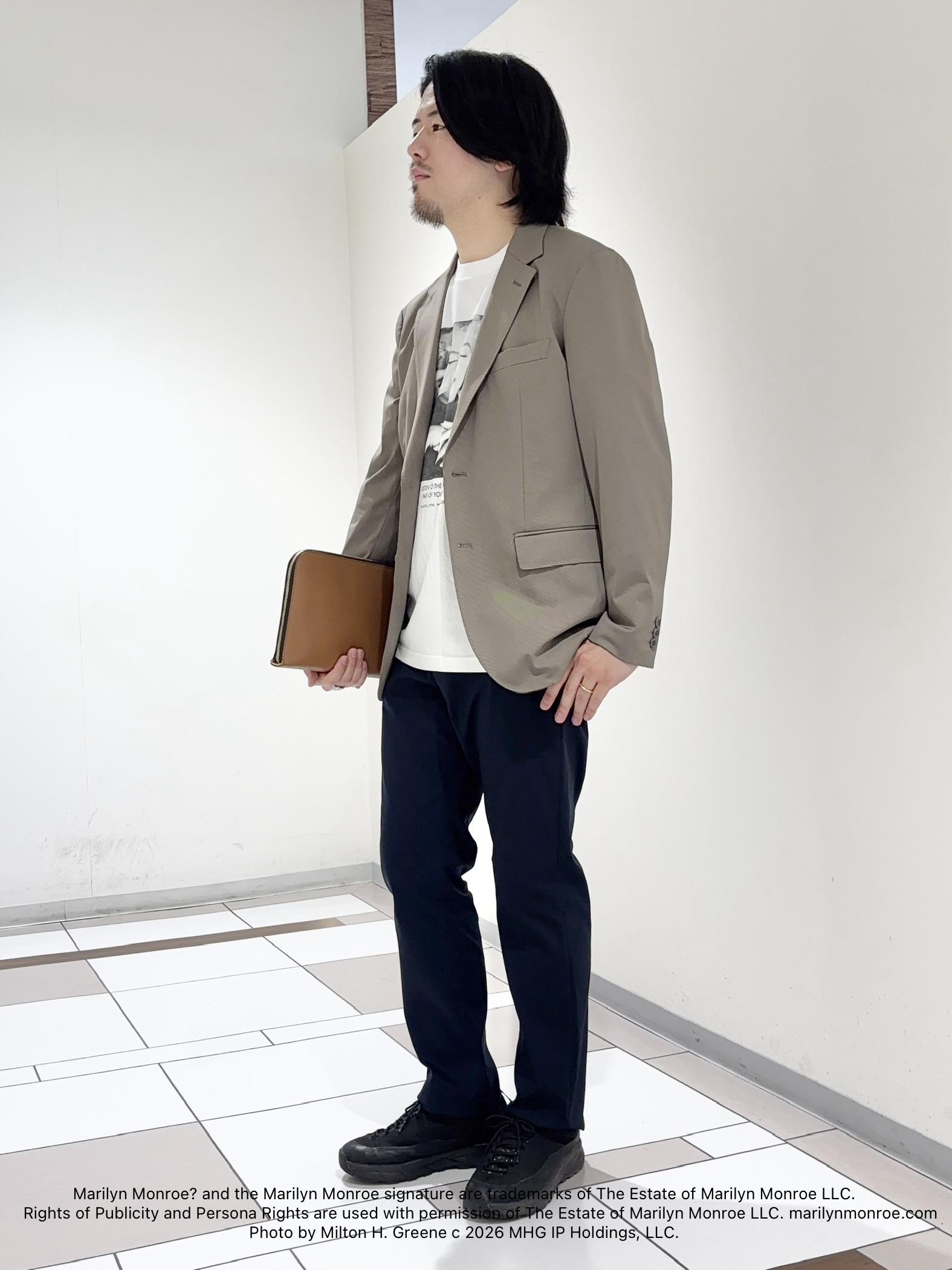 及川さんの「TAKEO KIKUCHI｜【360&deg;ストレッチ/軽量】None Of Stress ライト ジャケット（セットアップ対応）」を使ったコーディネート