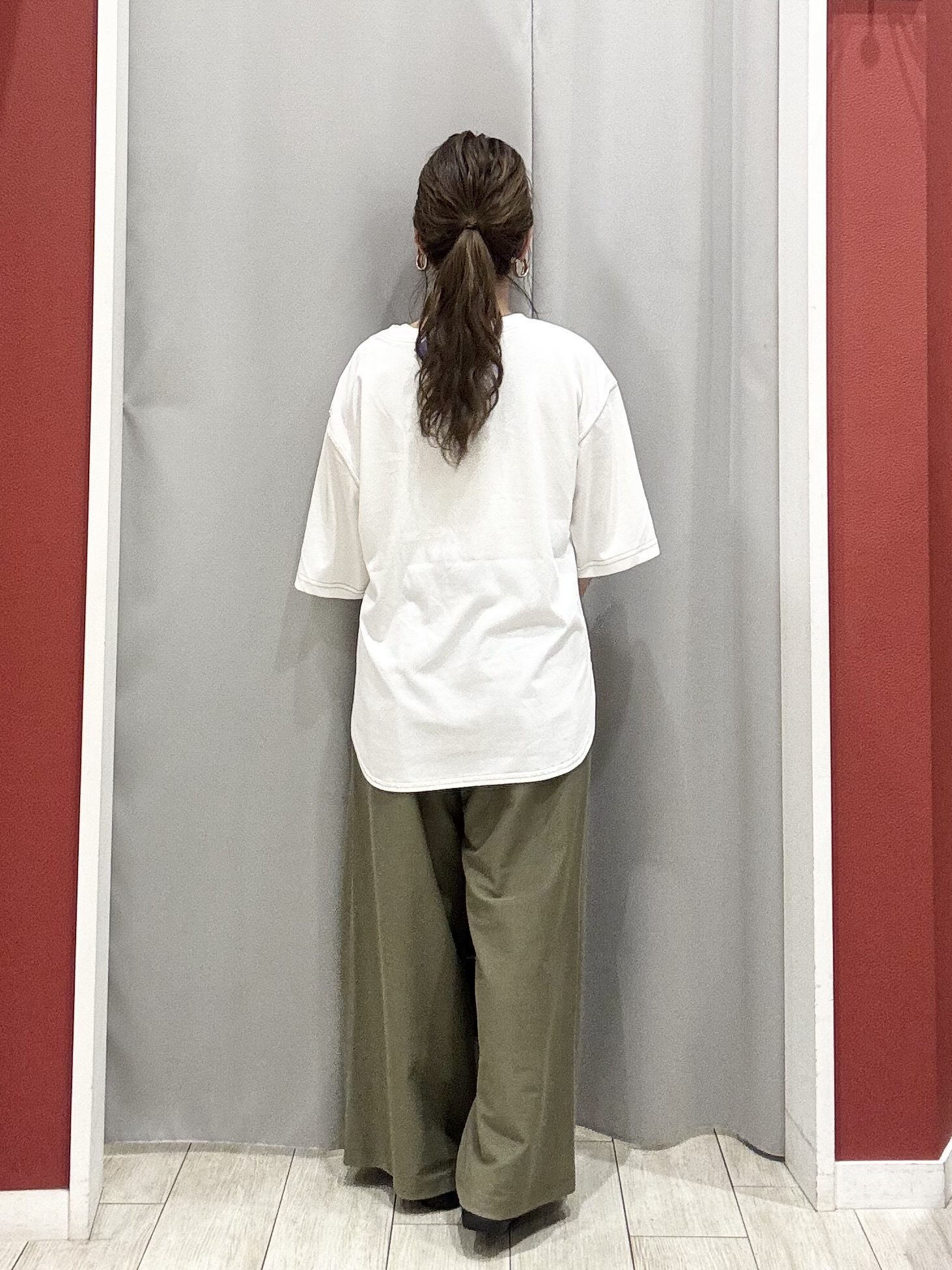 shioさんの「SHOO･LA･RUE｜【洗濯機可/体型カバー】程よい透け感の ゆるシルエットシア―シャツ」を使ったコーディネート