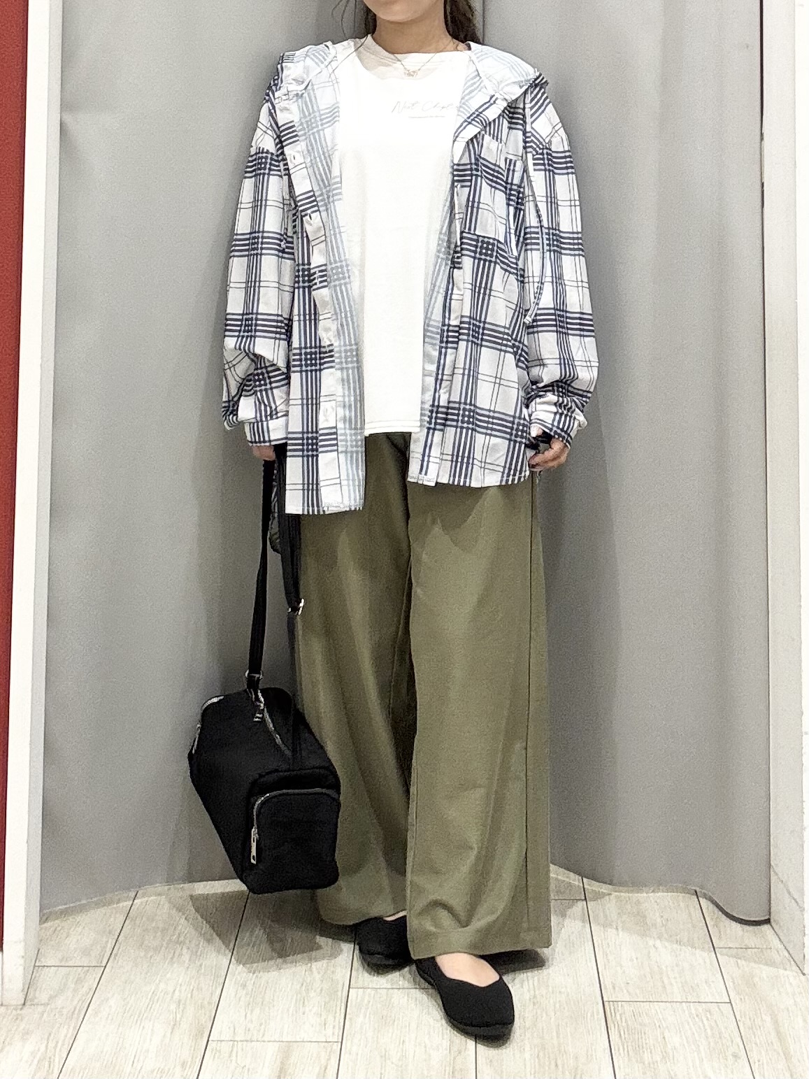shioさんの「SHOO･LA･RUE｜【洗濯機可/体型カバー】程よい透け感の ゆるシルエットシア―シャツ」を使ったコーディネート