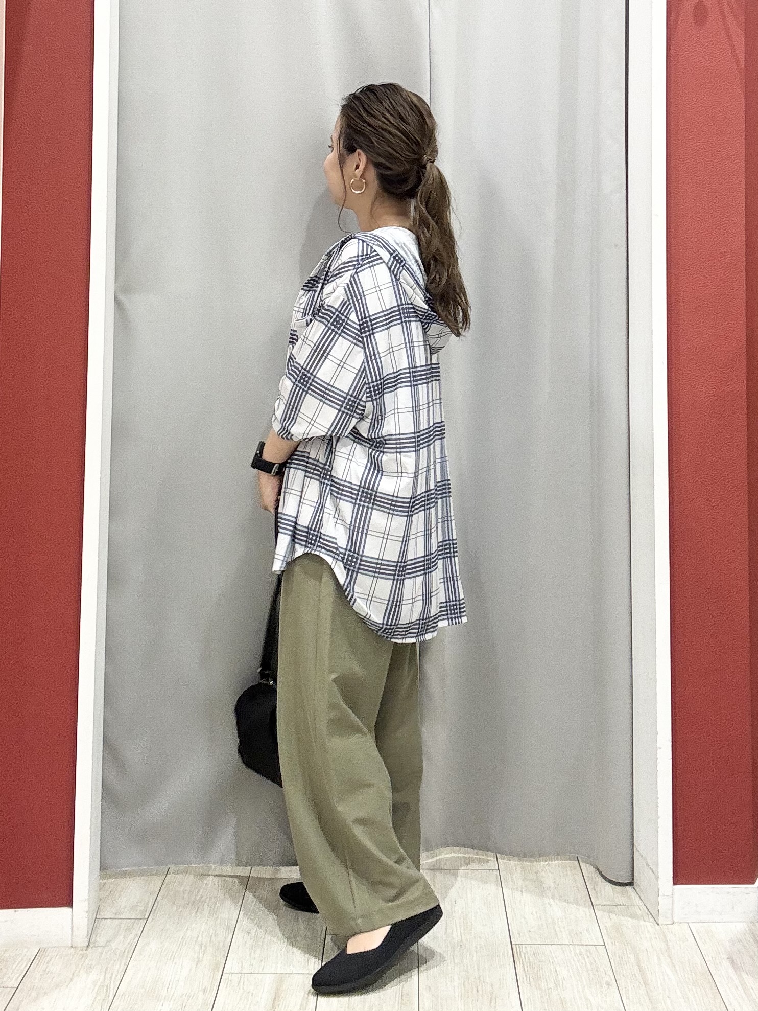 shioさんの「SHOO･LA･RUE｜【洗濯機可/体型カバー】程よい透け感の ゆるシルエットシア―シャツ」を使ったコーディネート