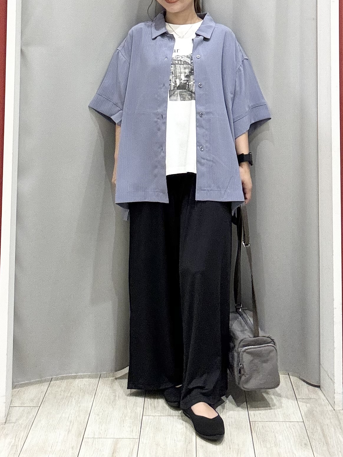 shioさんの「SHOO･LA･RUE｜【通気性〇/ひんやり/S-LL】洗濯後しわになりにくい とろみストライプシャツ」を使ったコーディネート
