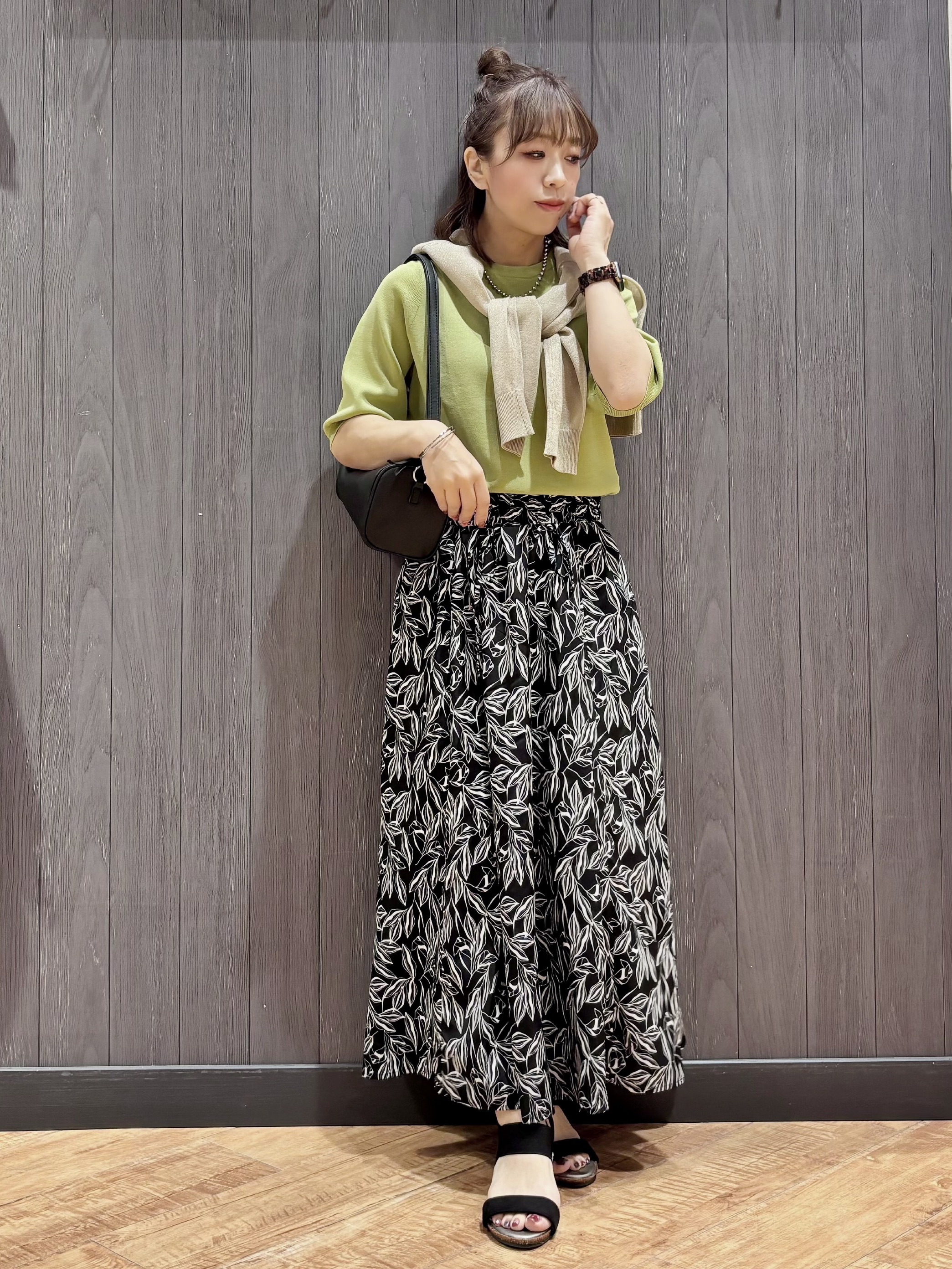 meiさんの「SHOO･LA･RUE｜【毎日洗える/S-LL/ひんやり/UV】上半身すっきり 二の腕見せない5分袖ニット」を使ったコーディネート