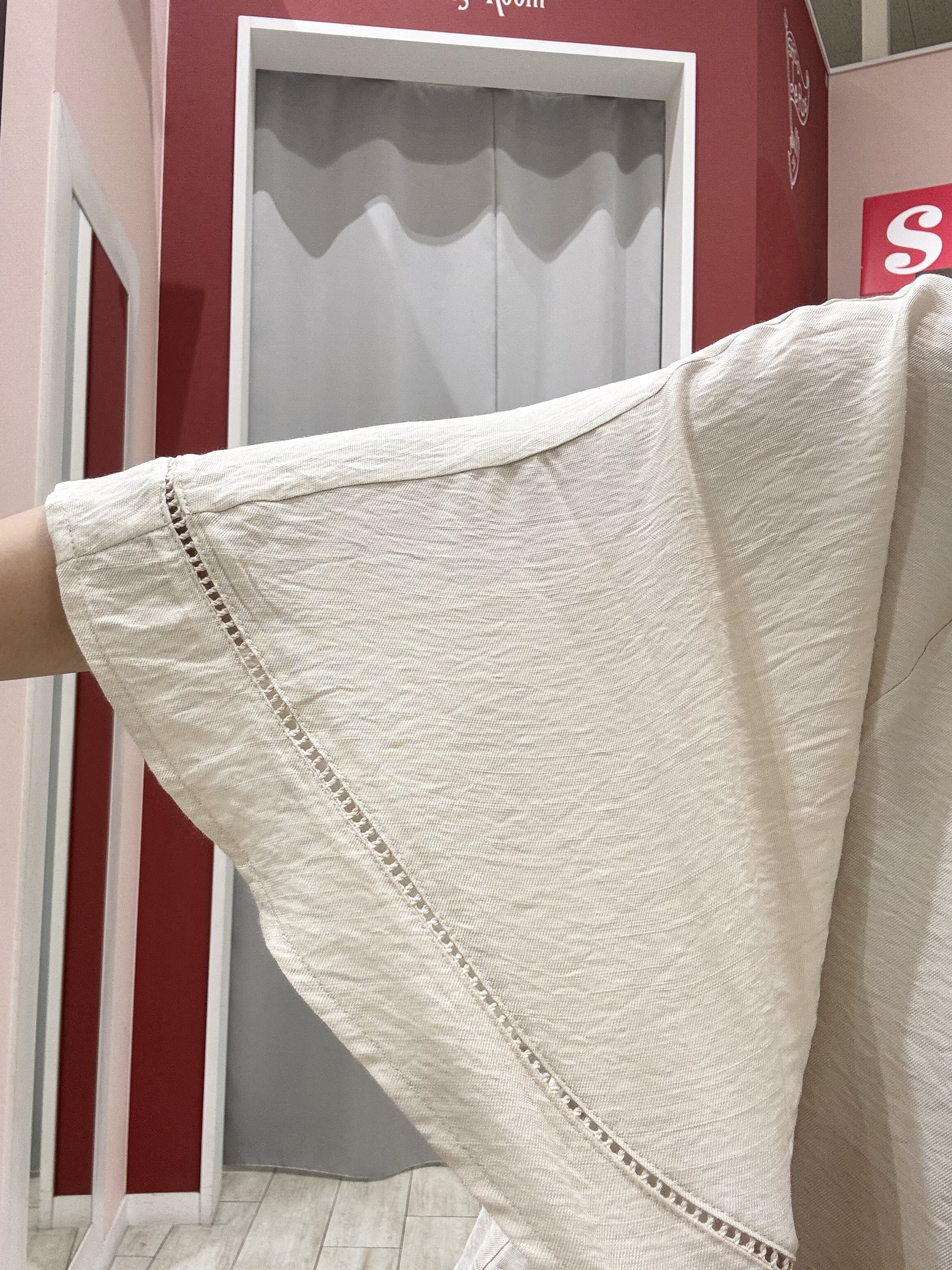 shioさんの「SHOO･LA･RUE｜【ひんやり/S-LL/体型カバー】はしごレースが涼し気な スラブポンチョ風ブラウス」を使ったコーディネート