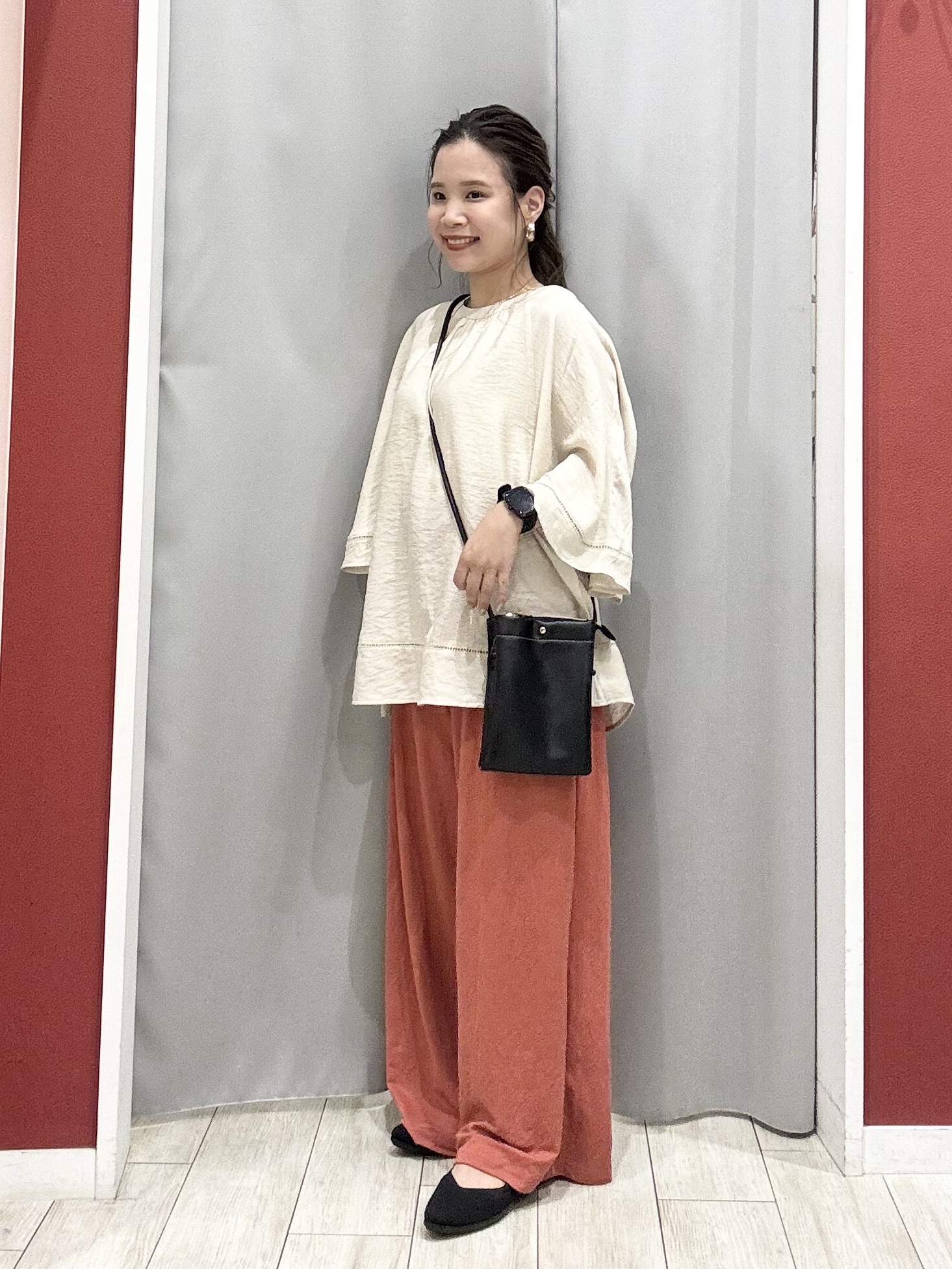 shioさんの「SHOO･LA･RUE｜【ひんやり/S-LL/体型カバー】はしごレースが涼し気な スラブポンチョ風ブラウス」を使ったコーディネート