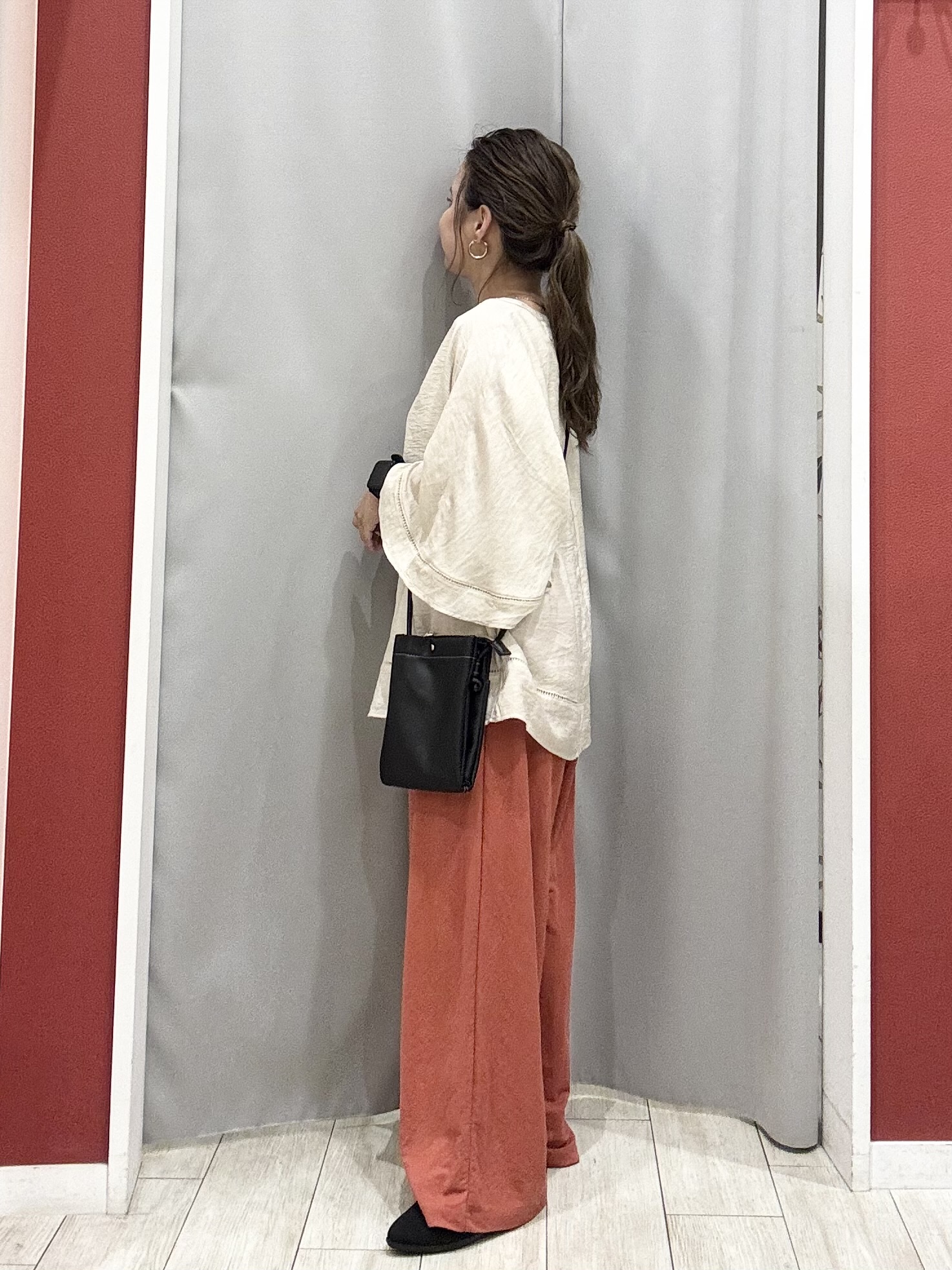 shioさんの「SHOO･LA･RUE｜【ひんやり/S-LL/体型カバー】はしごレースが涼し気な スラブポンチョ風ブラウス」を使ったコーディネート