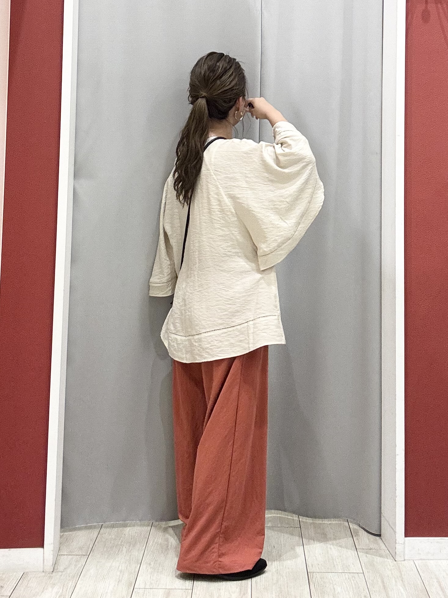 shioさんの「SHOO･LA･RUE｜【ひんやり/S-LL/体型カバー】はしごレースが涼し気な スラブポンチョ風ブラウス」を使ったコーディネート