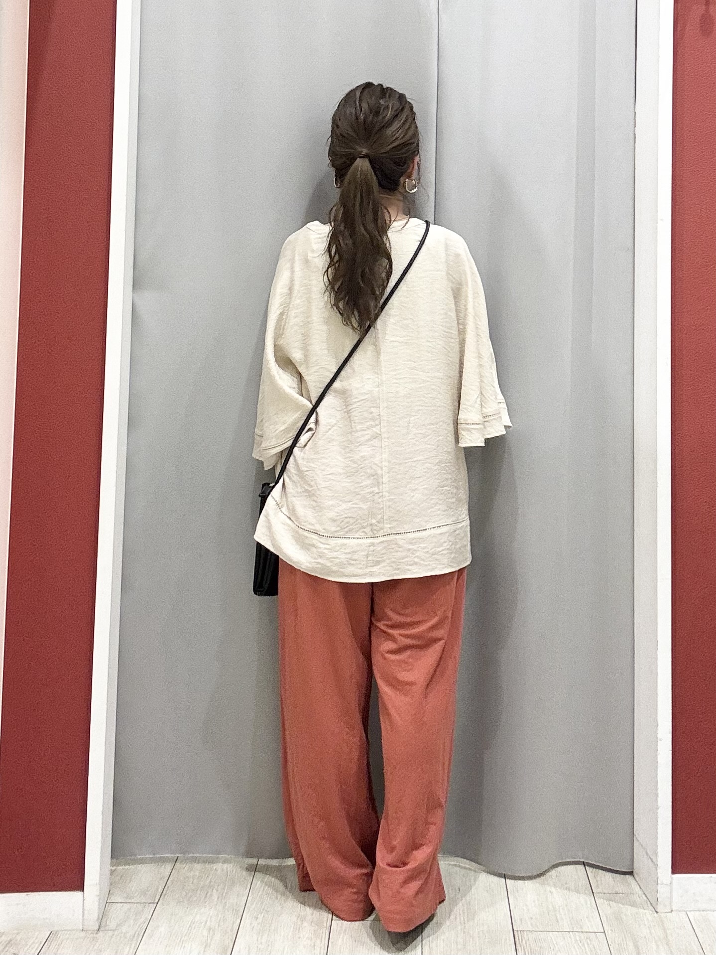 shioさんの「SHOO･LA･RUE｜【ひんやり/S-LL/体型カバー】はしごレースが涼し気な スラブポンチョ風ブラウス」を使ったコーディネート