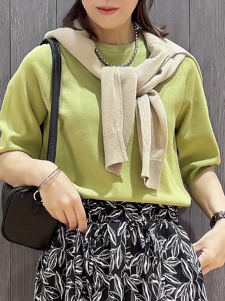 meiさんの「SHOO･LA･RUE｜【毎日洗える/S-LL/ひんやり/UV】上半身すっきり 二の腕見せない5分袖ニット」を使ったコーディネート