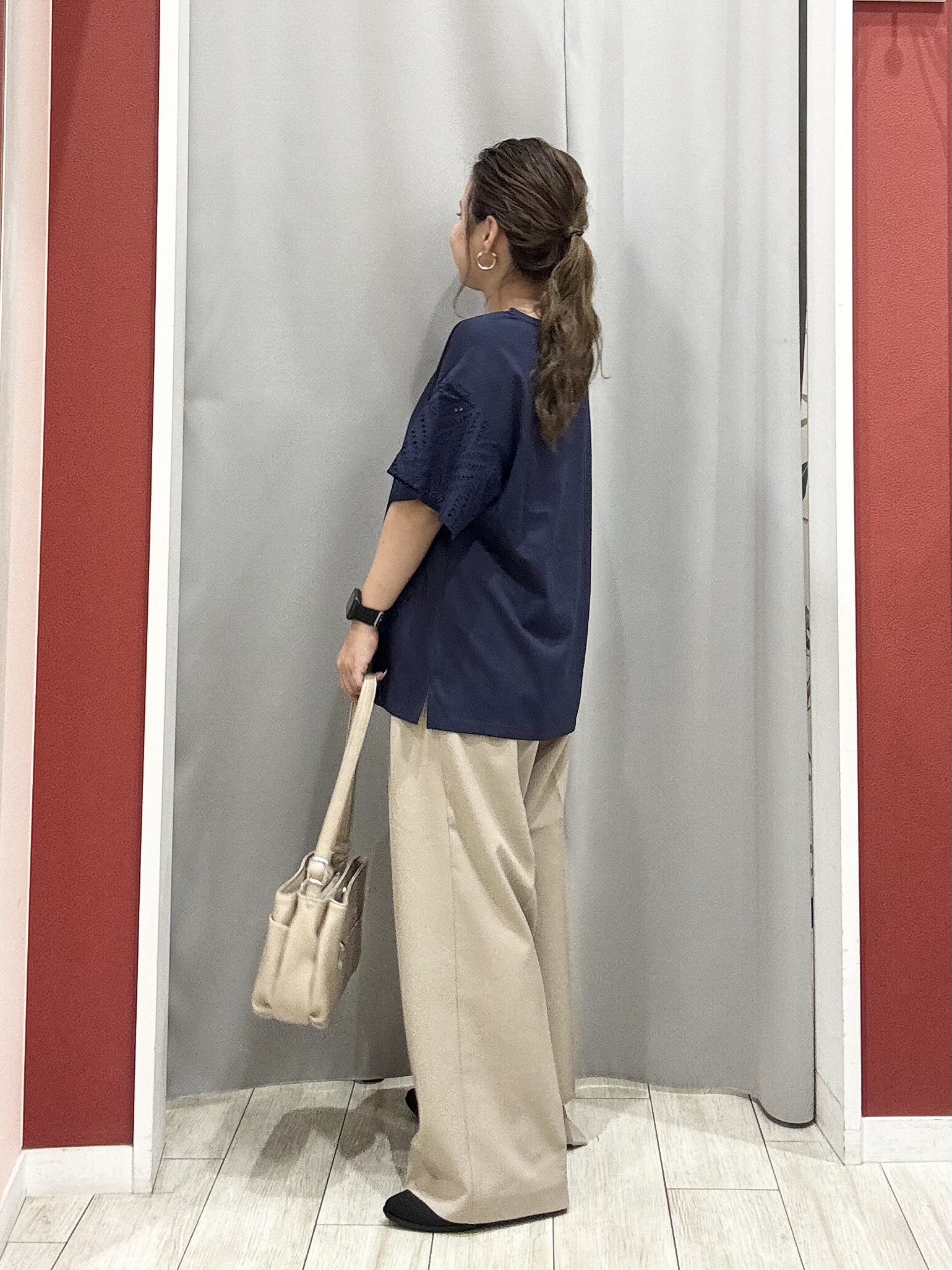 shioさんの「SHOO･LA･RUE｜【汗じみ防止/ひんやり/体型カバー】真夏の味方。 汗じみが気になりにくい お袖レースフレアTシャツ」を使ったコーディネート