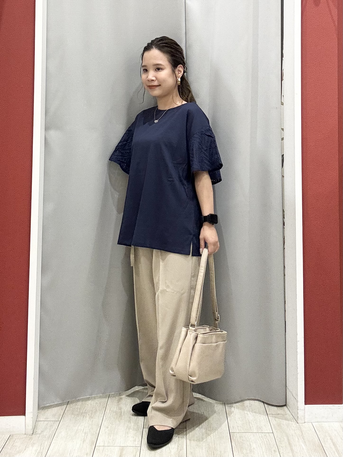 shioさんの「SHOO･LA･RUE｜【汗じみ防止/ひんやり/体型カバー】真夏の味方。 汗じみが気になりにくい お袖レースフレアTシャツ」を使ったコーディネート