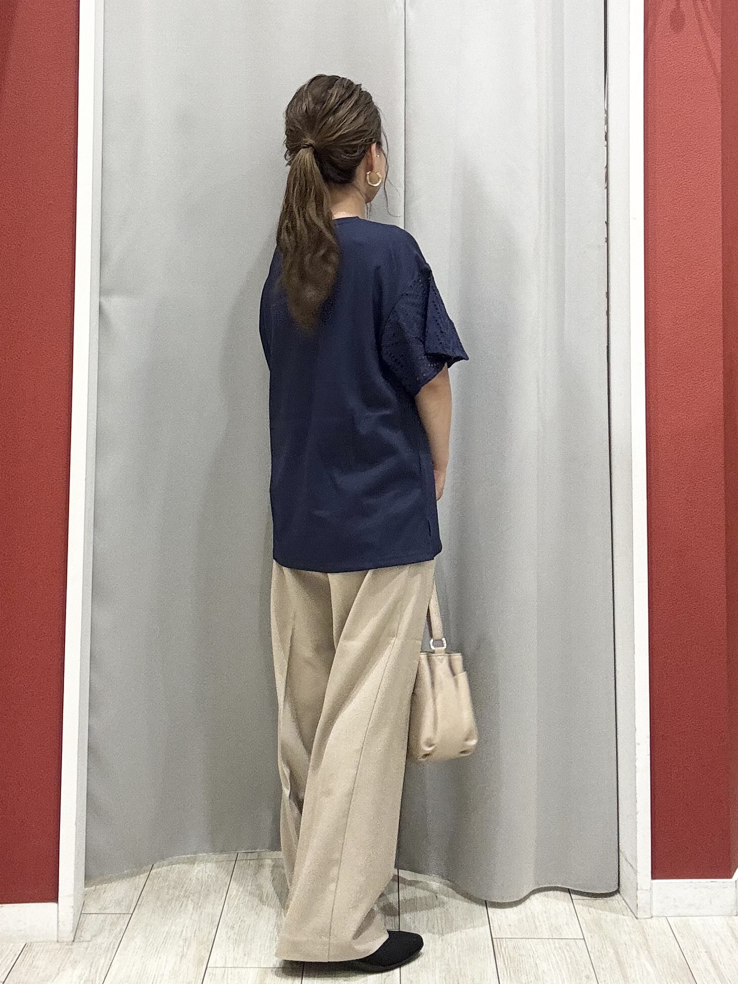 shioさんの「SHOO･LA･RUE｜【汗じみ防止/ひんやり/体型カバー】真夏の味方。 汗じみが気になりにくい お袖レースフレアTシャツ」を使ったコーディネート
