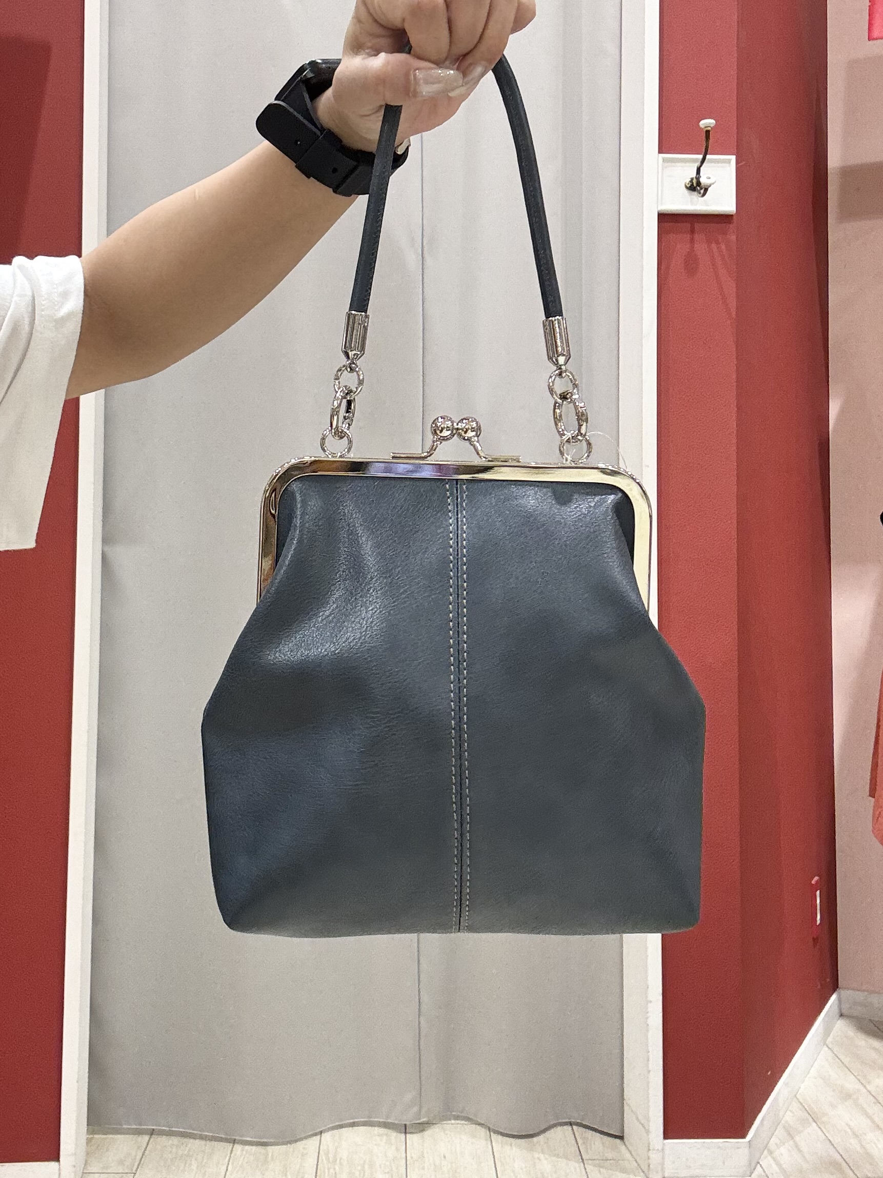 shioさんの「SHOO･LA･RUE｜【2点セット/体型カバー】クロシェ編みベスト+ロゴT」を使ったコーディネート