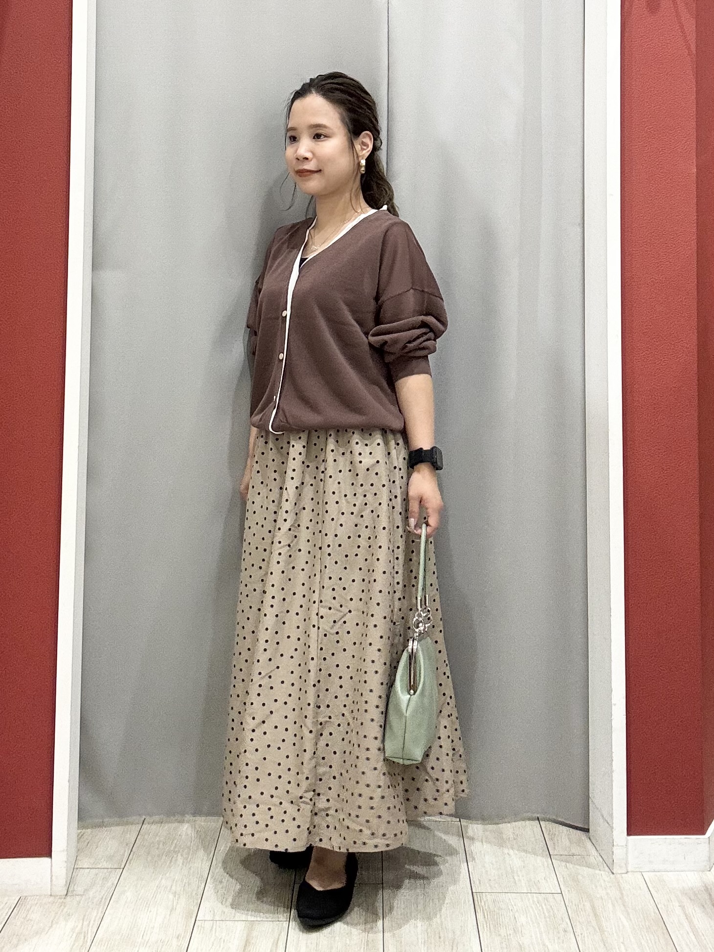 shioさんの「SHOO･LA･RUE｜【洗濯機可/S-LL】配色シフォン襟でサマ見え 上品シアーカーディガン」を使ったコーディネート
