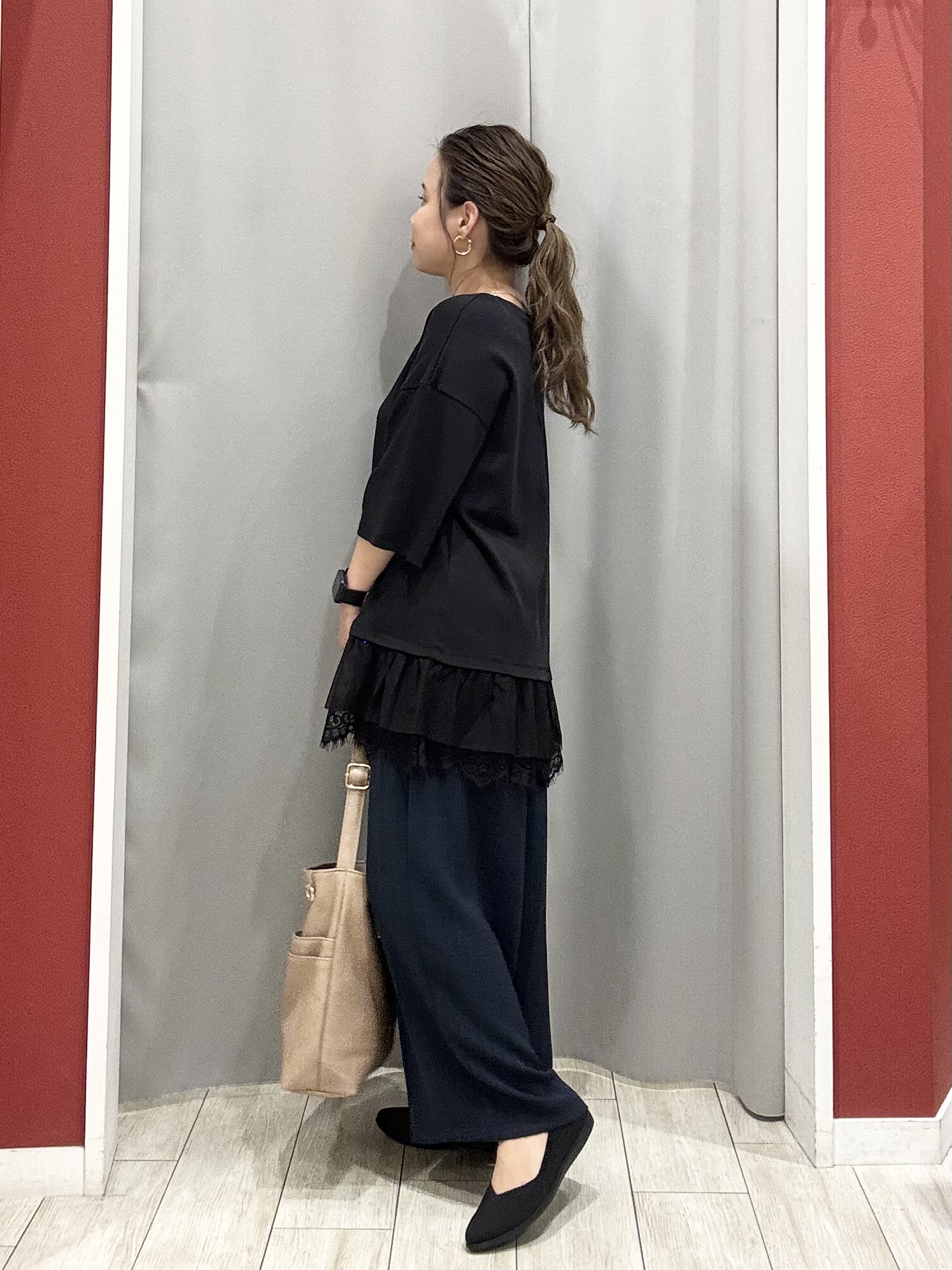 shioさんの「SHOO･LA･RUE｜【洗濯機可/S-LL】軽やかで涼しげな 透かしレース風前開きシャツ」を使ったコーディネート