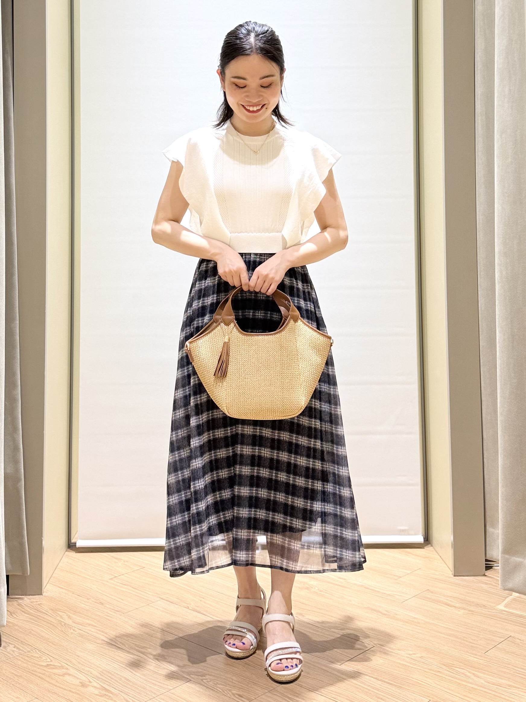 あんりさんの「grove｜【低身長さんも選べる着丈・洗濯機◎】1枚で華やか 肩フリルニットドッキングワンピース」を使ったコーディネート
