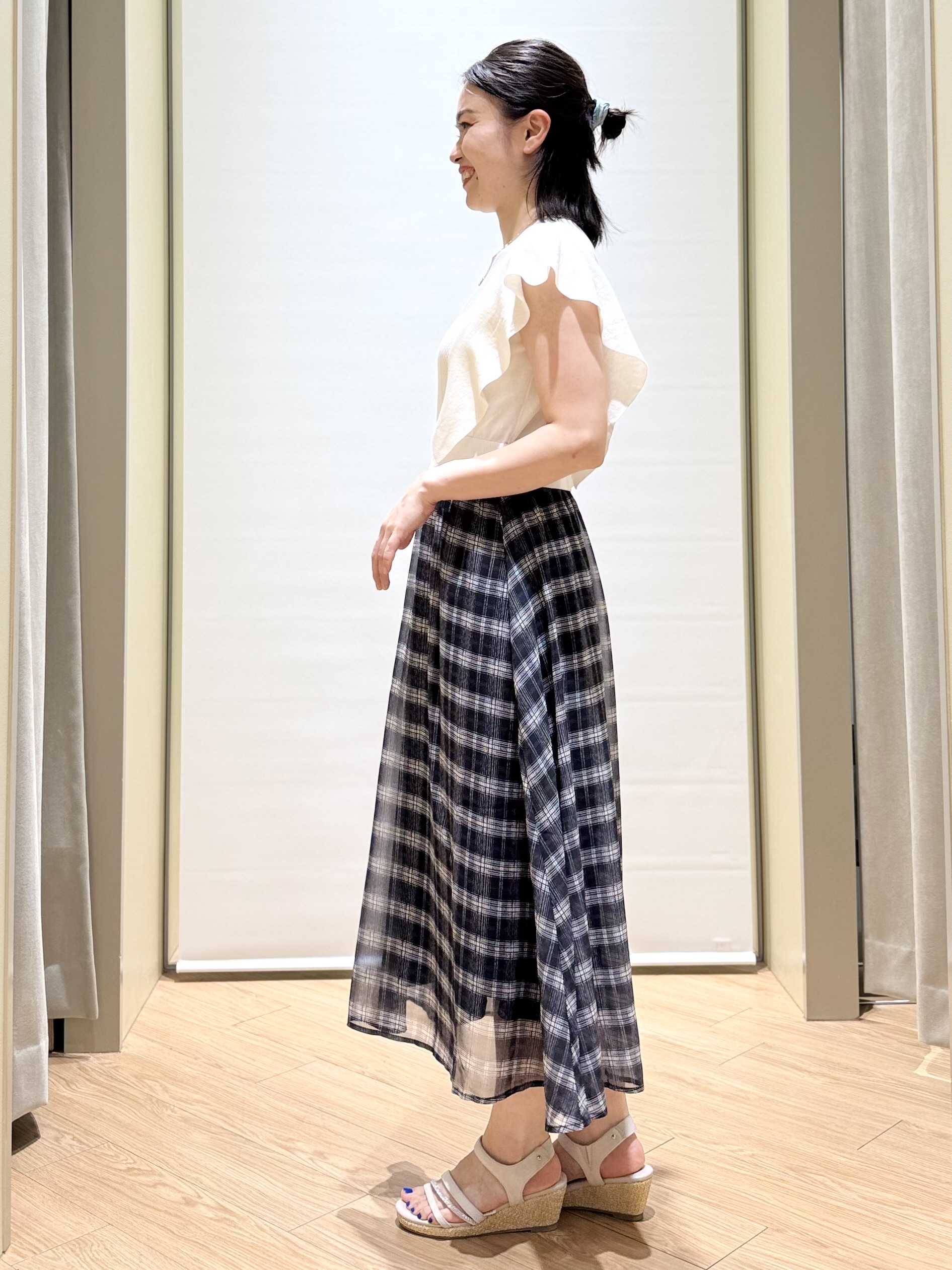 あんりさんの「grove｜【低身長さんも選べる着丈・洗濯機◎】1枚で華やか 肩フリルニットドッキングワンピース」を使ったコーディネート
