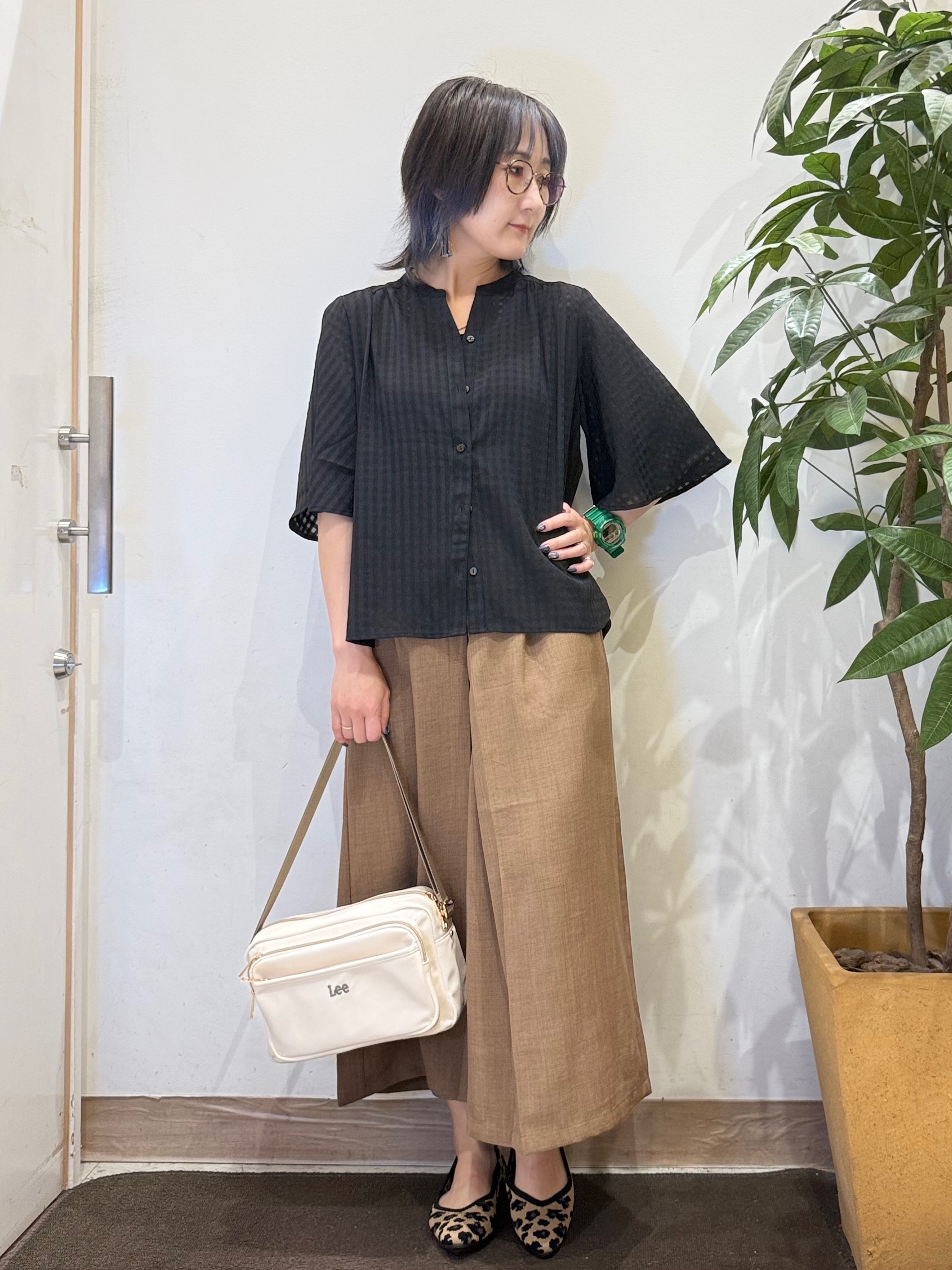 misakiさんの「SHOO･LA･RUE｜【洗濯機可/S-LL】大人も甘すぎず着られる ギンガムシアーブラウス」を使ったコーディネート