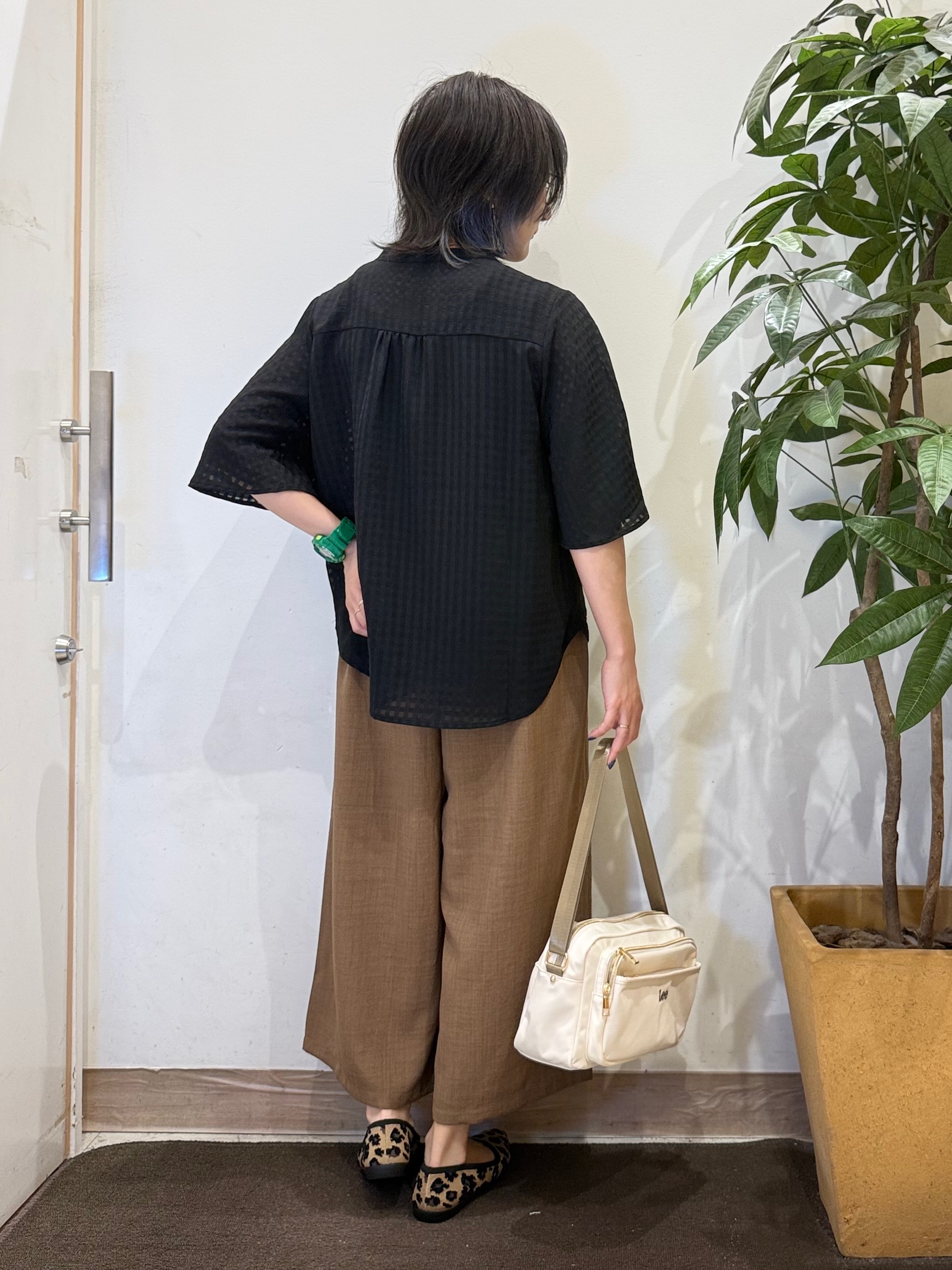 misakiさんの「SHOO･LA･RUE｜【洗濯機可/S-LL】大人も甘すぎず着られる ギンガムシアーブラウス」を使ったコーディネート
