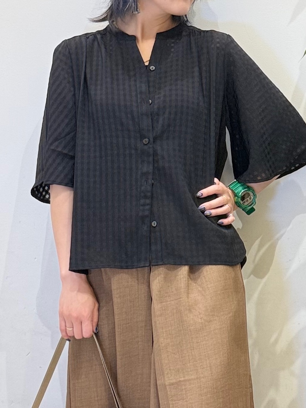 misakiさんの「SHOO･LA･RUE｜【洗濯機可/S-LL】大人も甘すぎず着られる ギンガムシアーブラウス」を使ったコーディネート