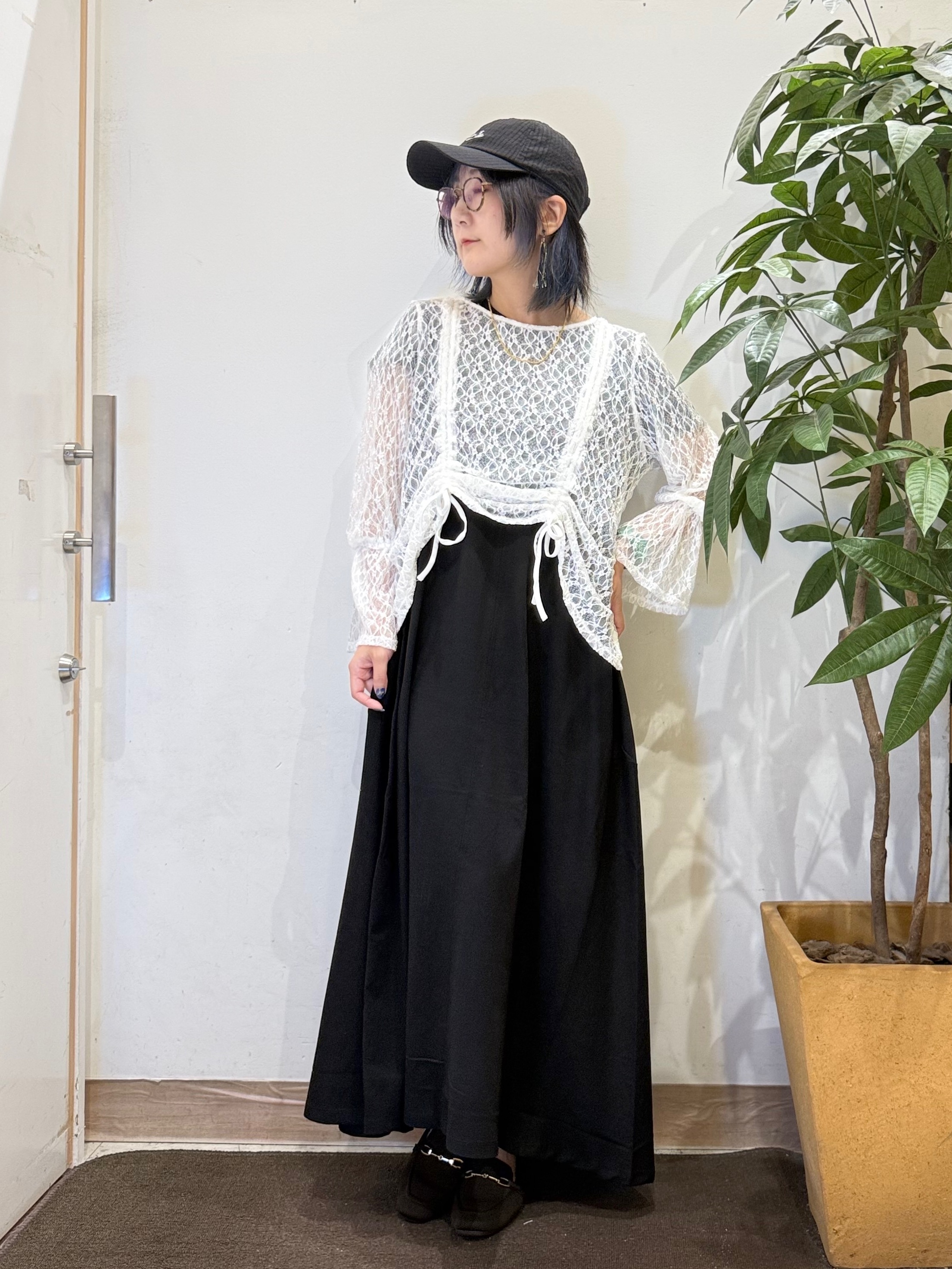 misakiさんの「SHOO･LA･RUE｜レイヤードスタイルに活躍する レースシャーリングトップス」を使ったコーディネート