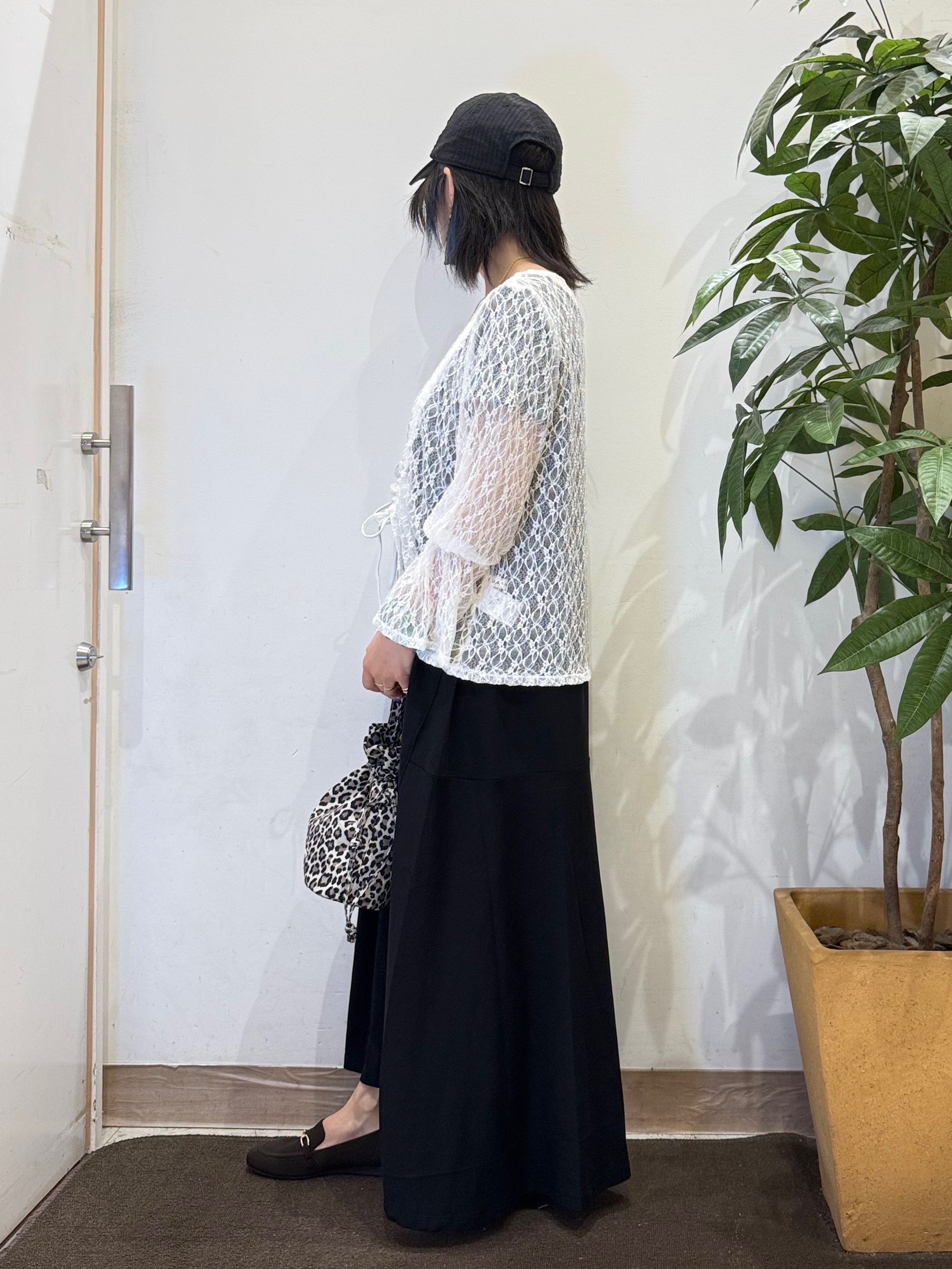 misakiさんの「SHOO･LA･RUE｜レイヤードスタイルに活躍する レースシャーリングトップス」を使ったコーディネート