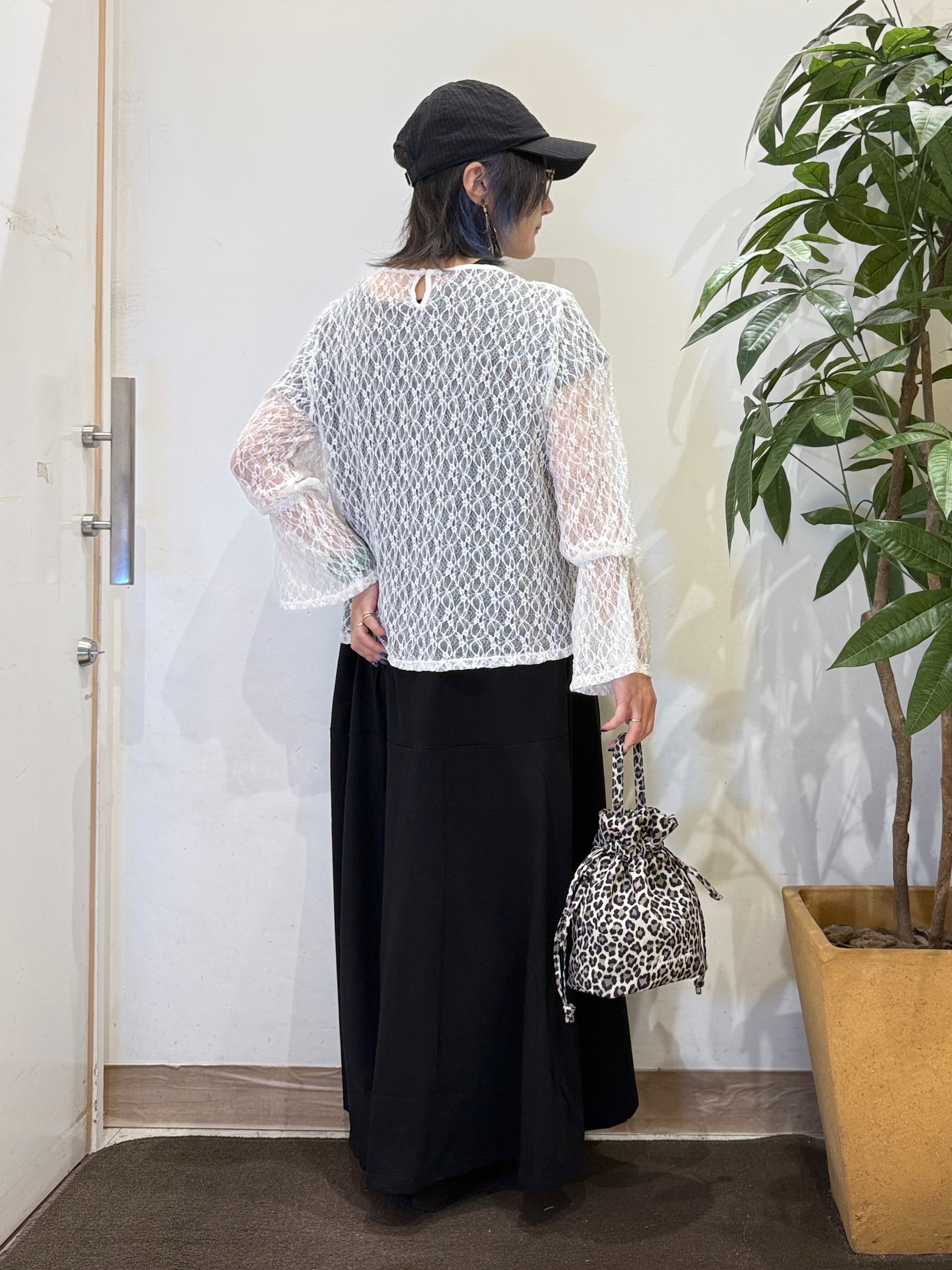 misakiさんの「SHOO･LA･RUE｜レイヤードスタイルに活躍する レースシャーリングトップス」を使ったコーディネート