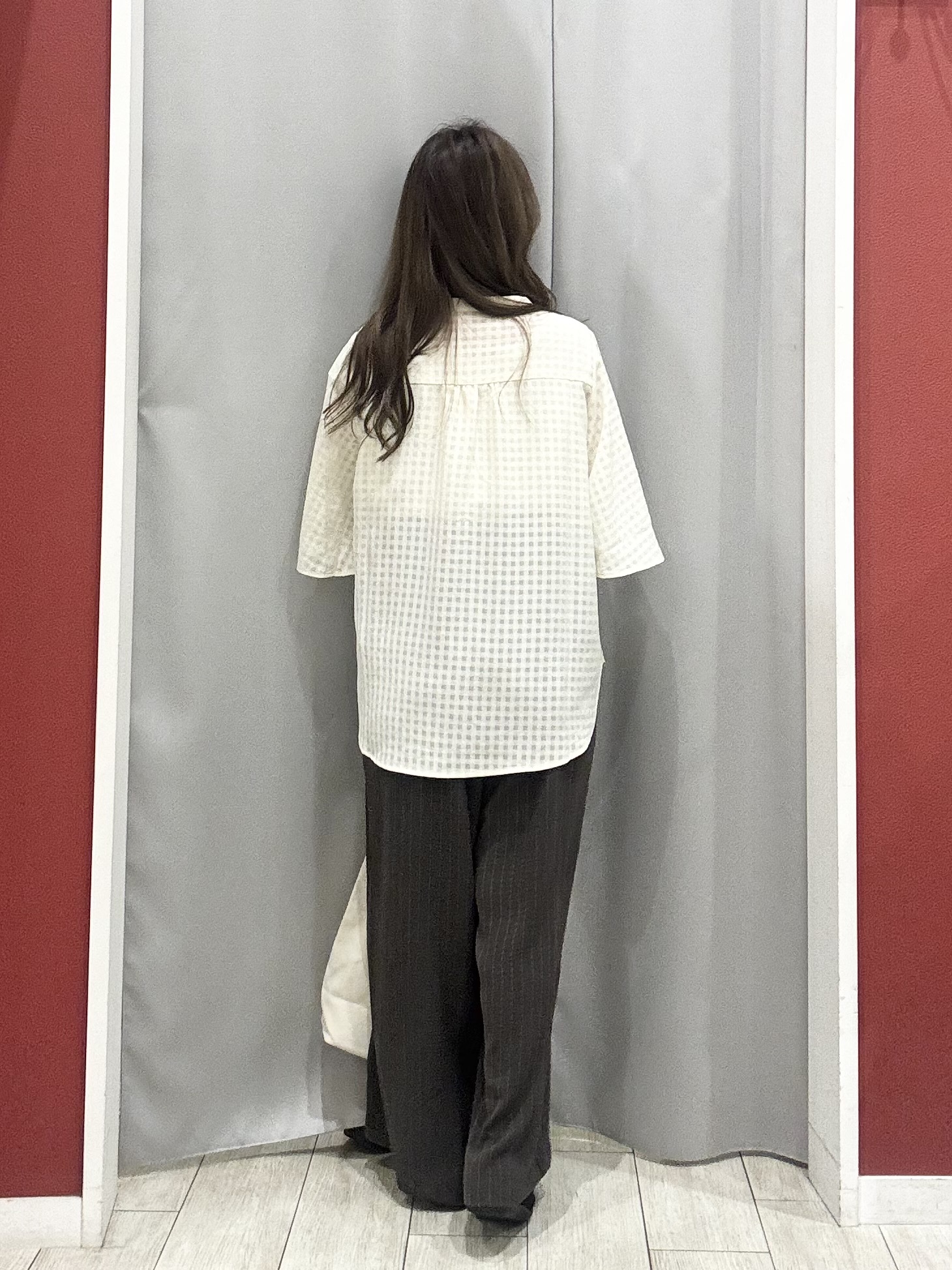 shioさんの「SHOO･LA･RUE｜【お袖丈選べる/UV/毛玉になりにくい】配色デザインがポイント ひんやりボタンレスカーディガン」を使ったコーディネート