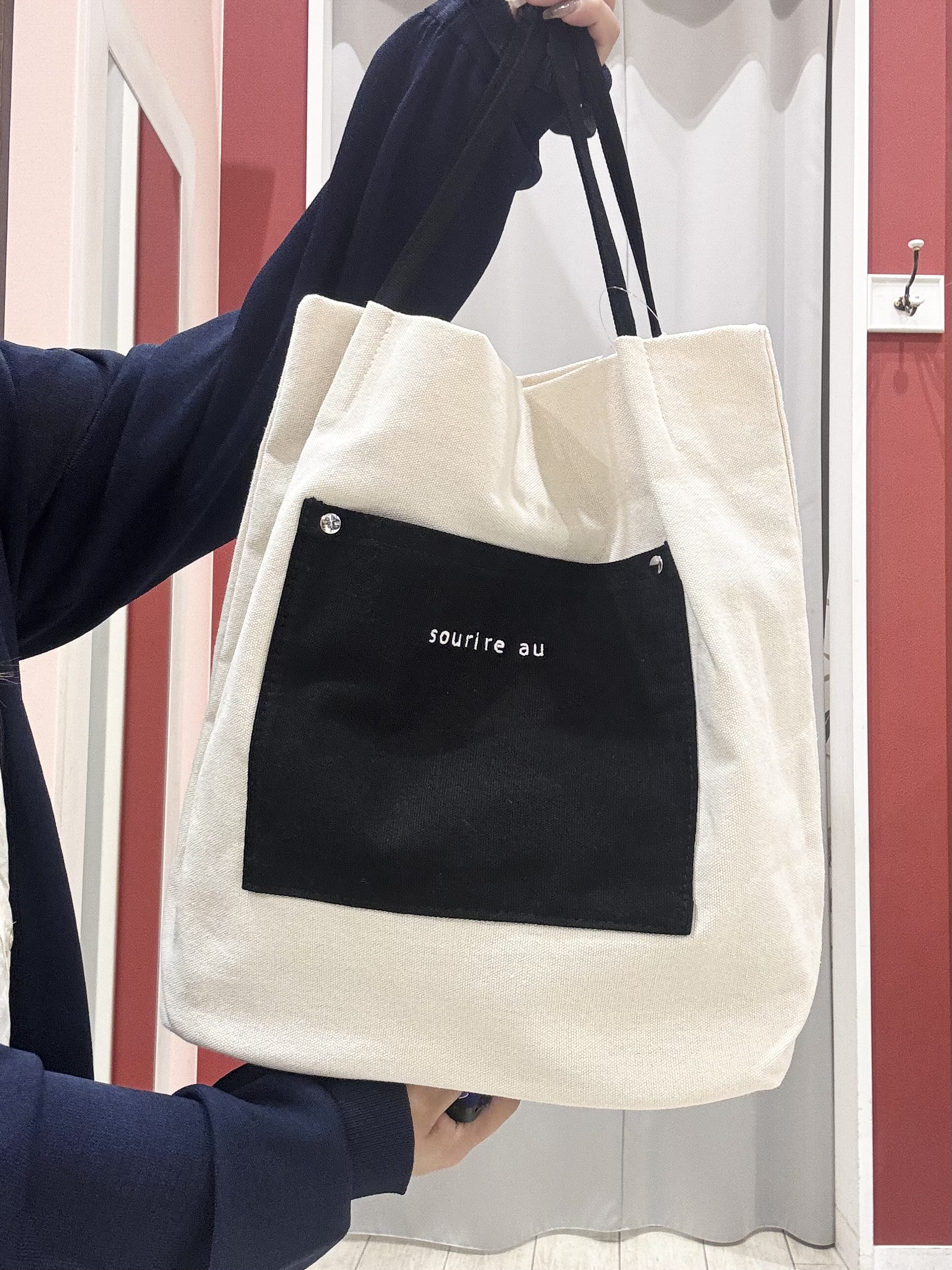 shioさんの「SHOO･LA･RUE｜【お袖丈選べる/UV/毛玉になりにくい】配色デザインがポイント ひんやりボタンレスカーディガン」を使ったコーディネート