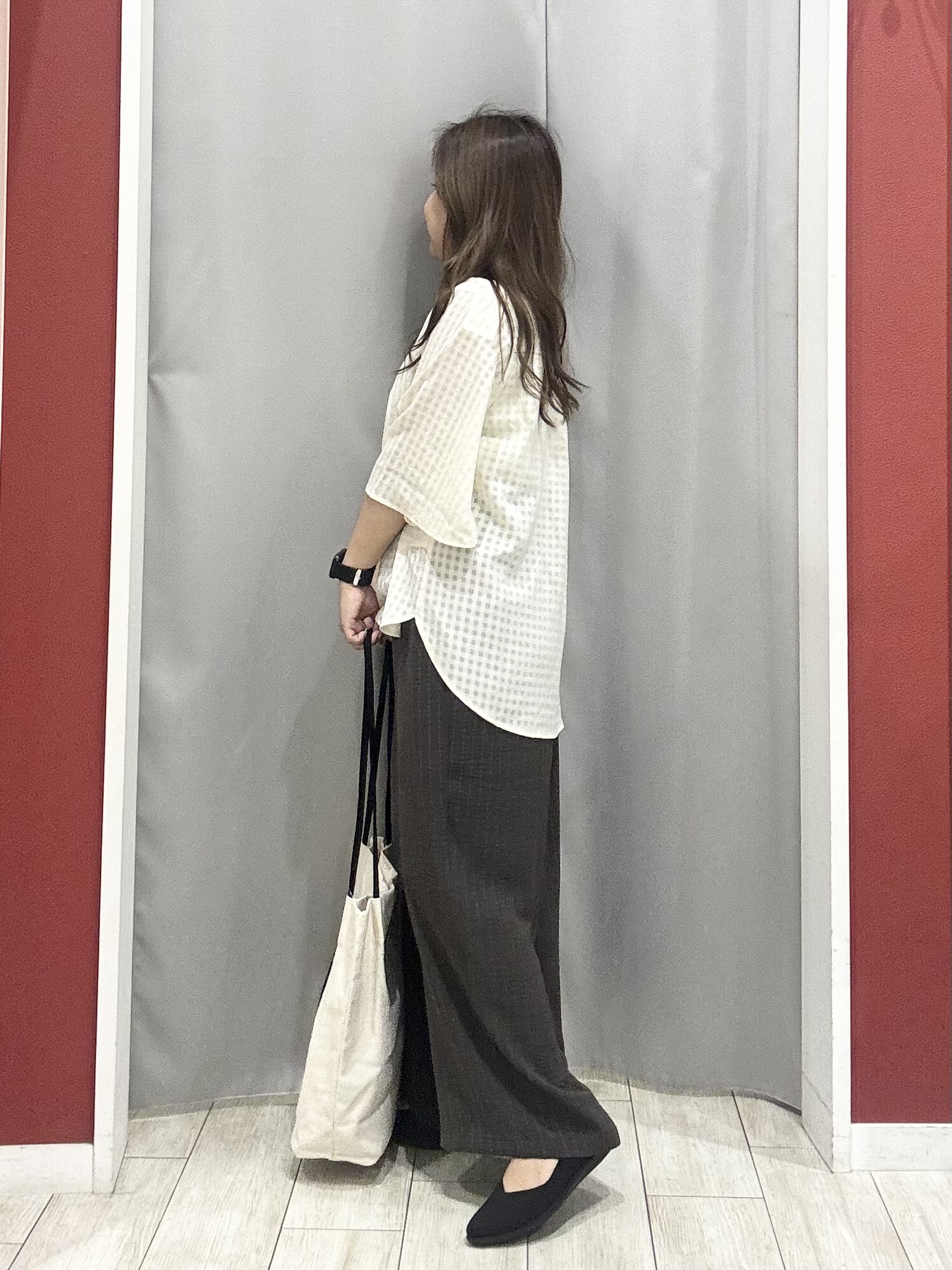 shioさんの「SHOO･LA･RUE｜【お袖丈選べる/UV/毛玉になりにくい】配色デザインがポイント ひんやりボタンレスカーディガン」を使ったコーディネート