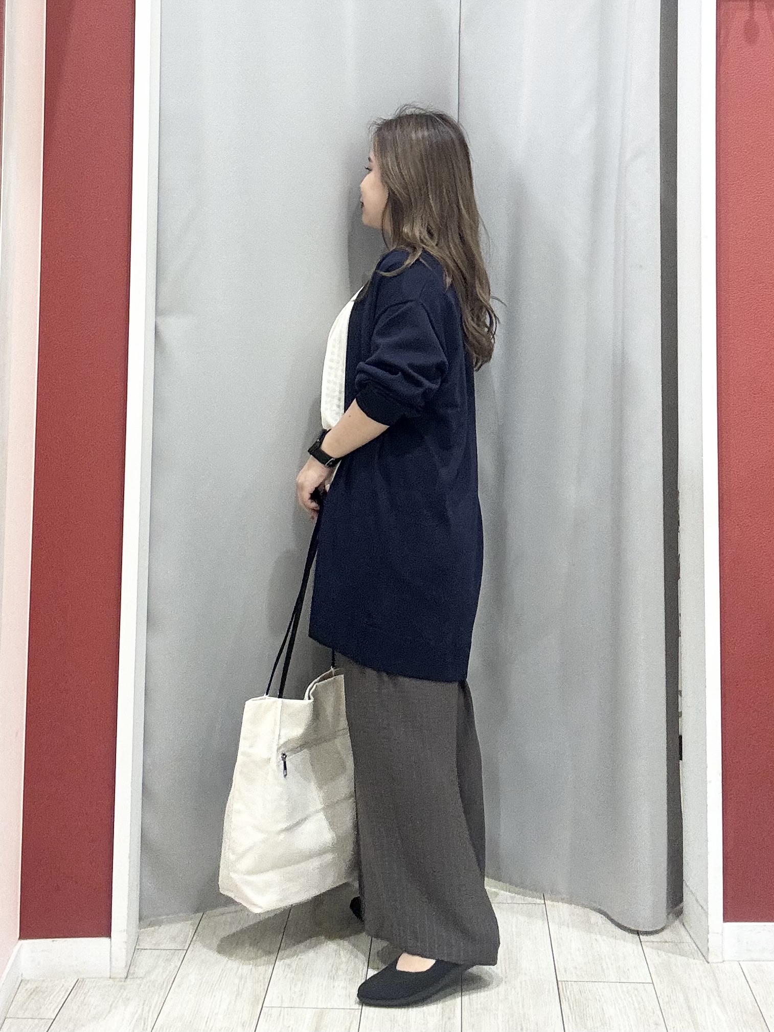 shioさんの「SHOO･LA･RUE｜【お袖丈選べる/UV/毛玉になりにくい】配色デザインがポイント ひんやりボタンレスカーディガン」を使ったコーディネート