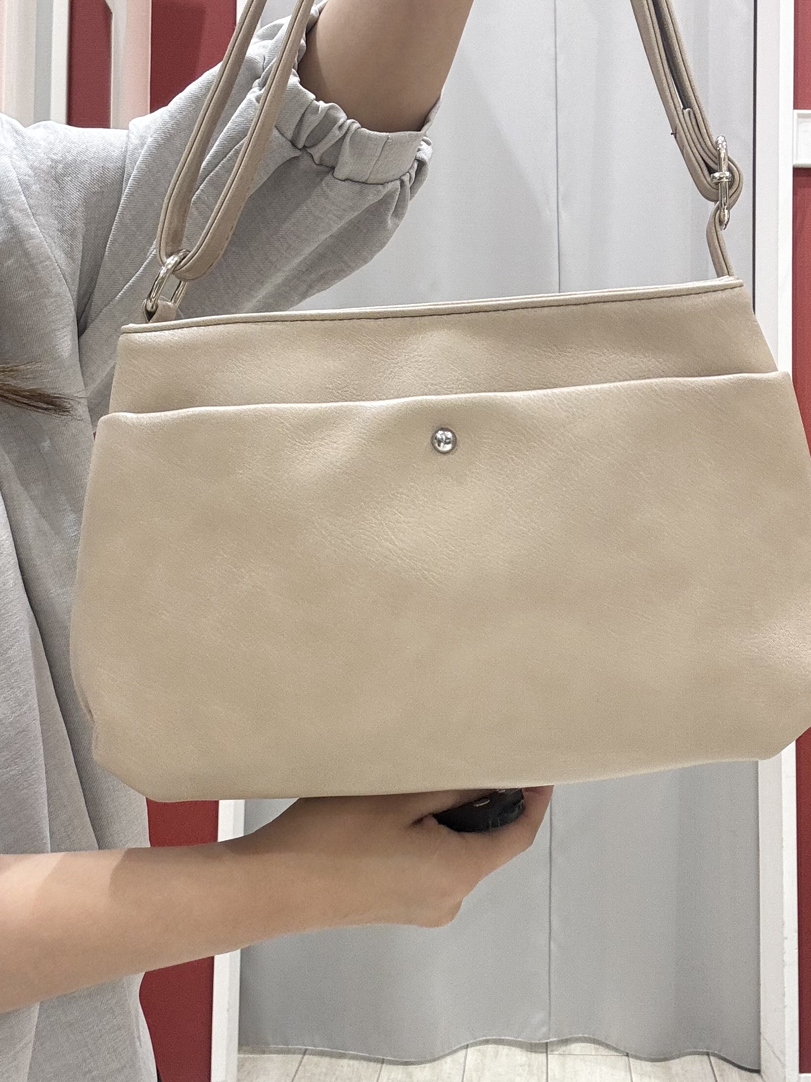 shioさんの「SHOO･LA･RUE｜【S-LL】裾レースで女性らしさをプラス レイヤード風 タックスキッパーブラウス」を使ったコーディネート