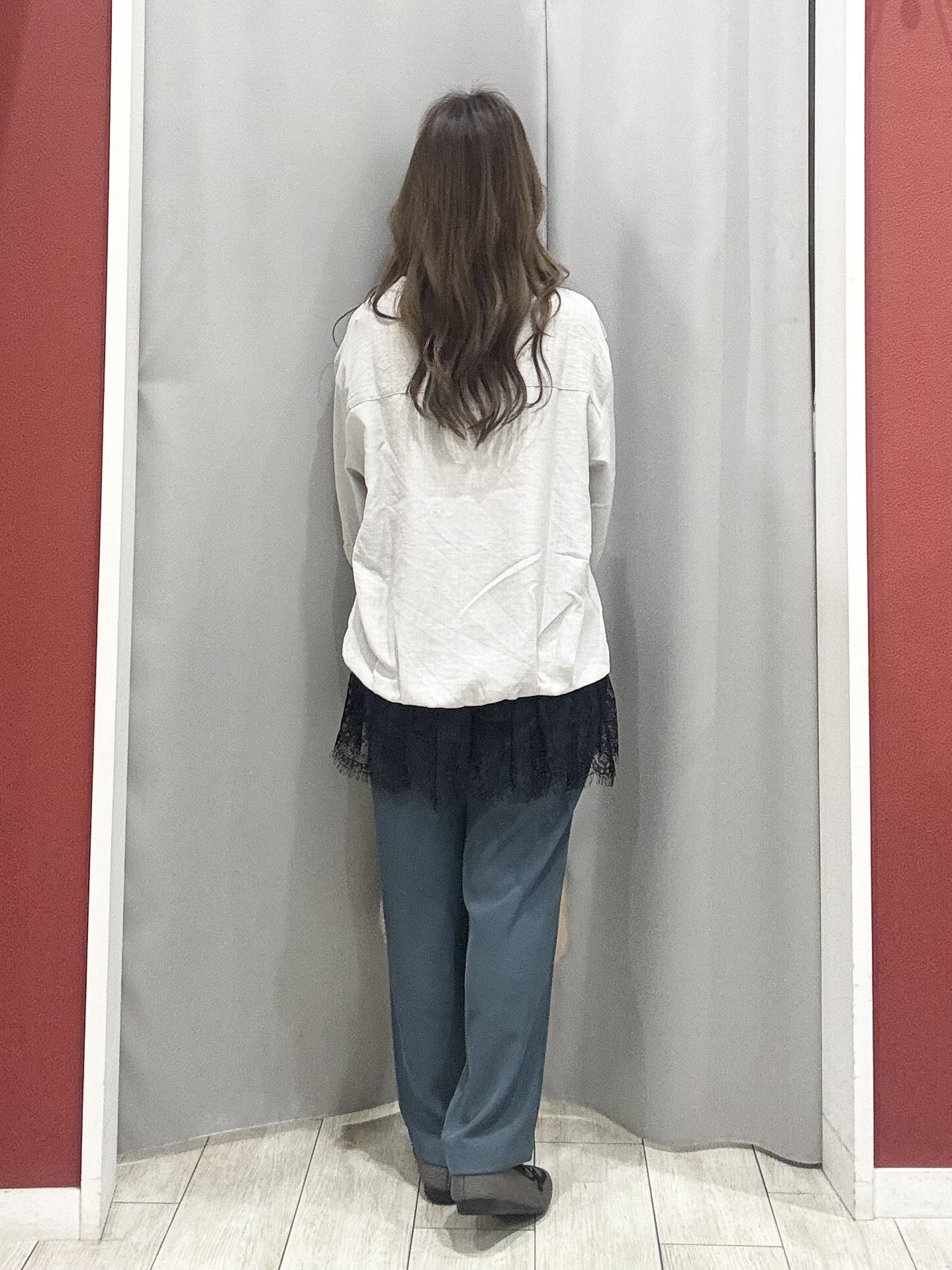 shioさんの「SHOO･LA･RUE｜【S-LL】裾レースで女性らしさをプラス レイヤード風 タックスキッパーブラウス」を使ったコーディネート