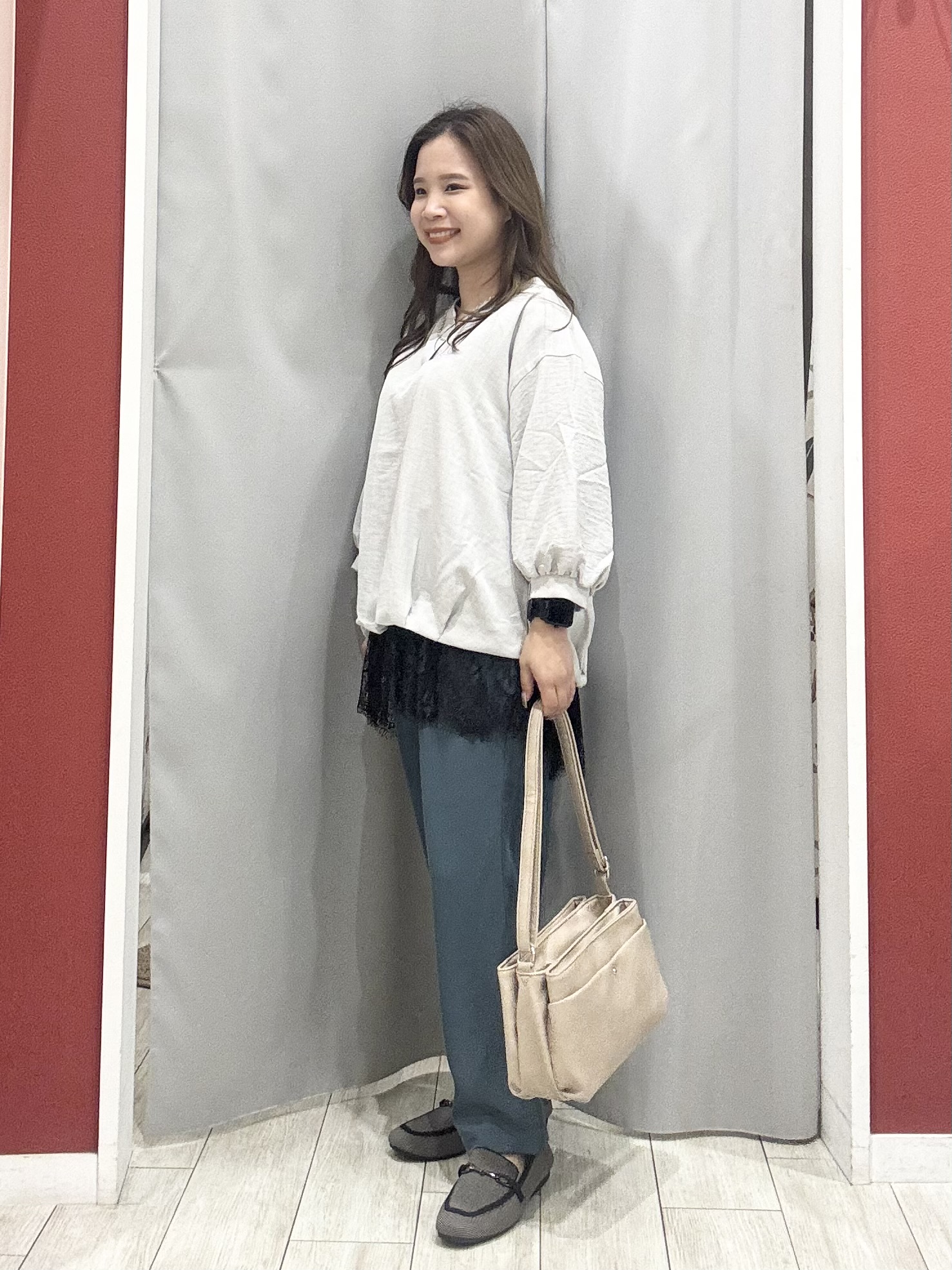shioさんの「SHOO･LA･RUE｜【S-LL】裾レースで女性らしさをプラス レイヤード風 タックスキッパーブラウス」を使ったコーディネート
