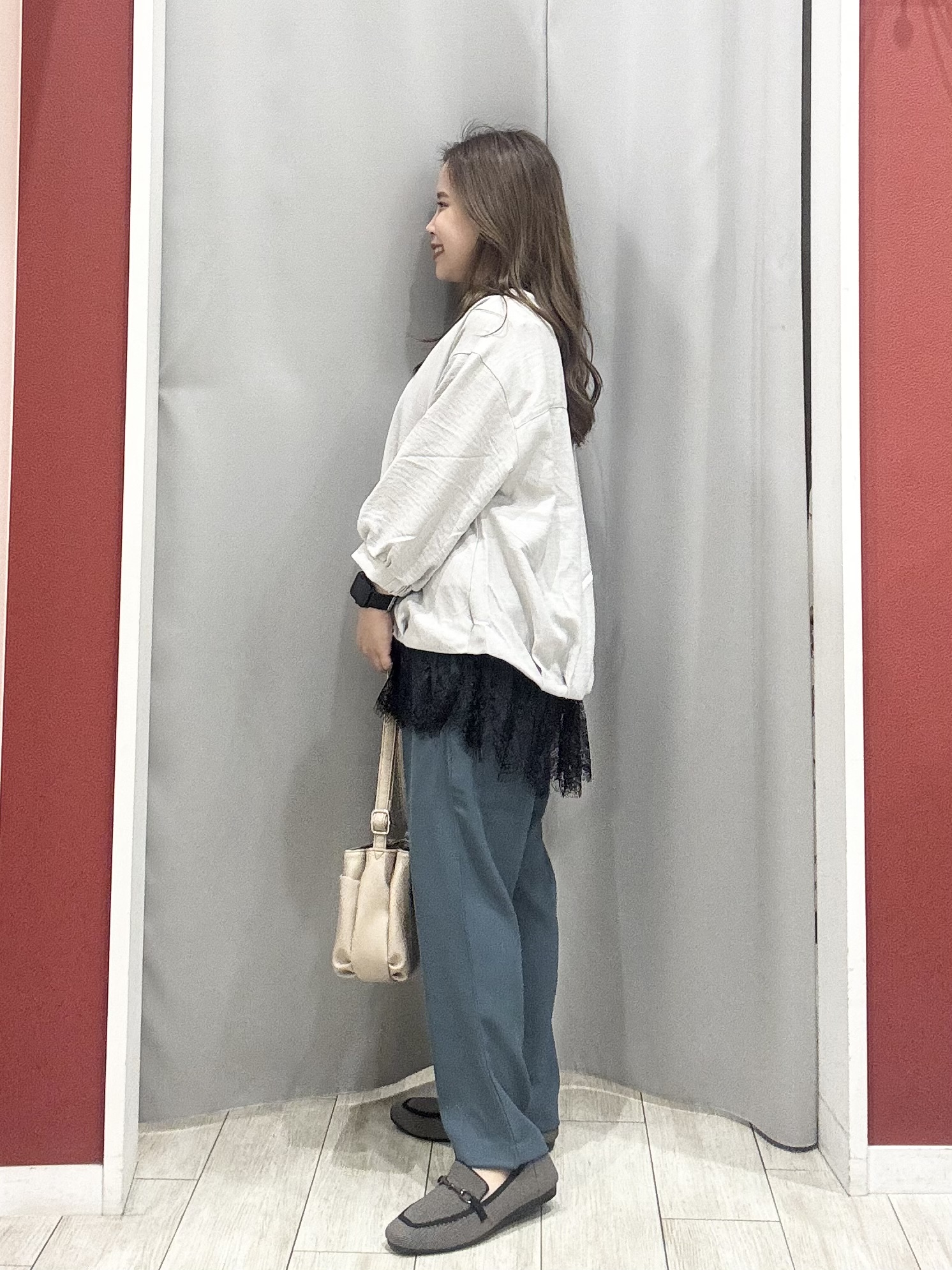 shioさんの「SHOO･LA･RUE｜【S-LL】裾レースで女性らしさをプラス レイヤード風 タックスキッパーブラウス」を使ったコーディネート