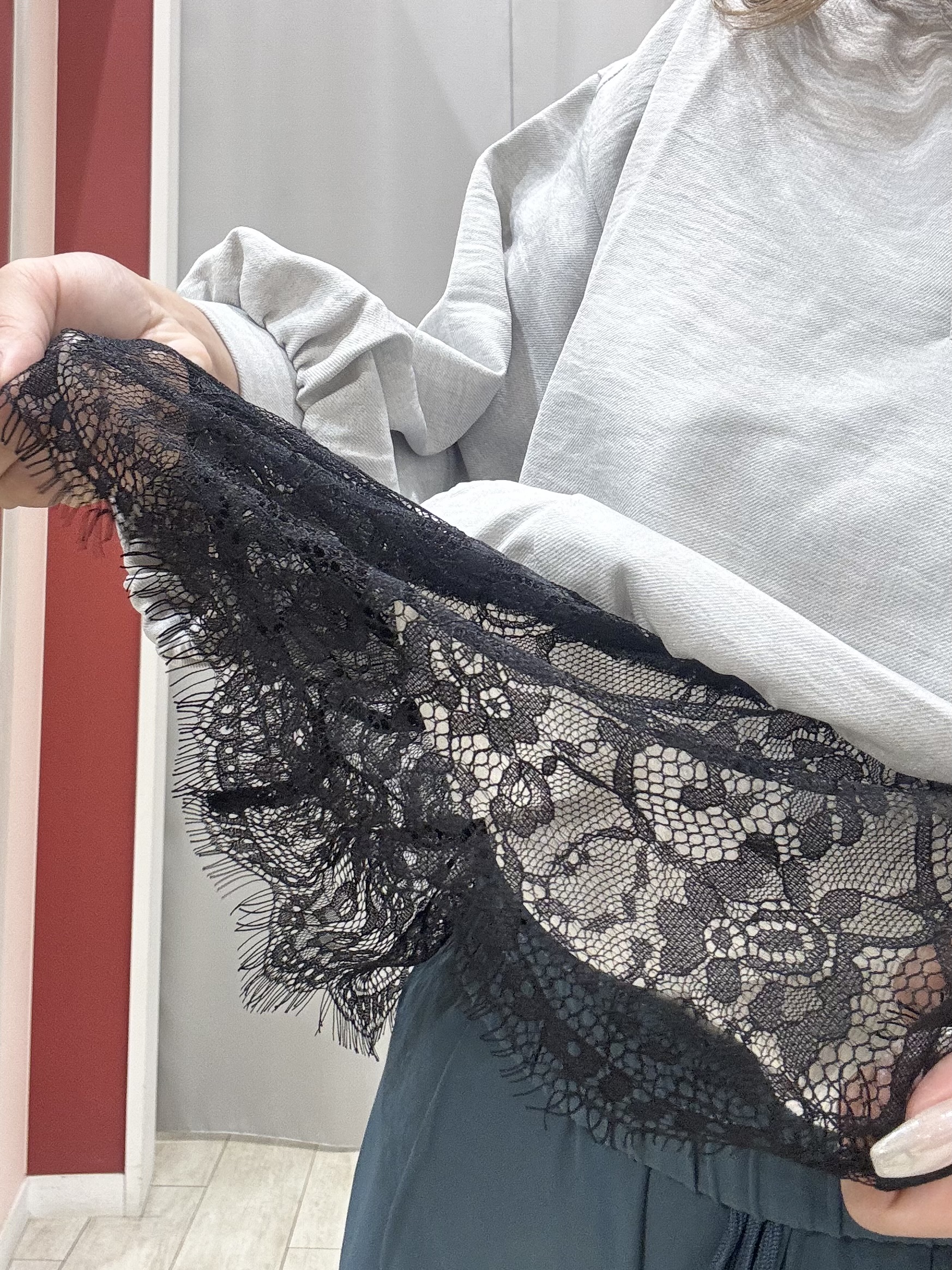 shioさんの「SHOO･LA･RUE｜【S-LL】裾レースで女性らしさをプラス レイヤード風 タックスキッパーブラウス」を使ったコーディネート