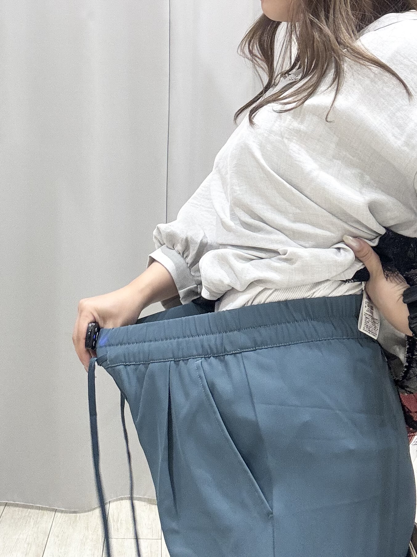 shioさんの「SHOO･LA･RUE｜【S-LL】裾レースで女性らしさをプラス レイヤード風 タックスキッパーブラウス」を使ったコーディネート