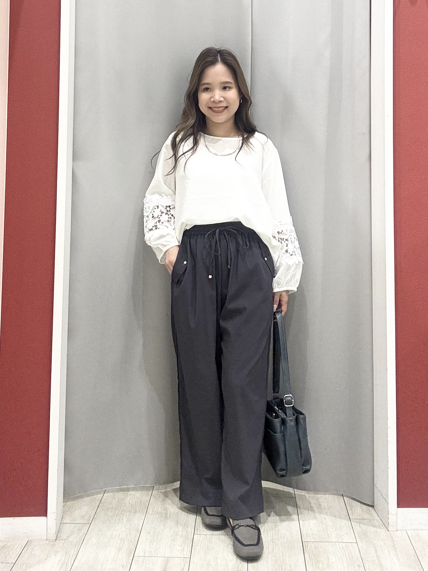 shioさんの「SHOO･LA･RUE｜【洗濯機可/S-LL/洗濯後しわになりにくい】お袖レースデザインブラウス」を使ったコーディネート