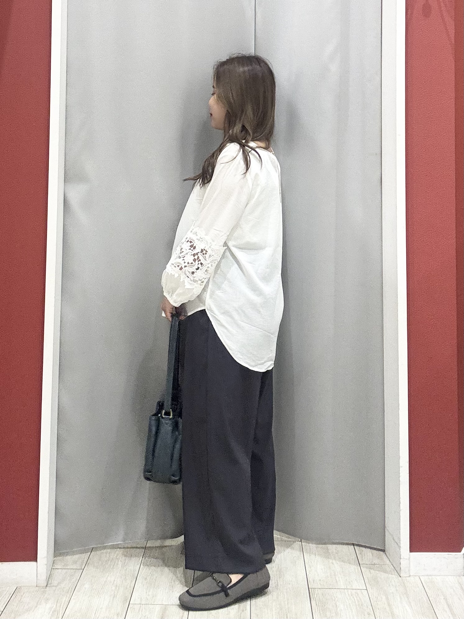 shioさんの「SHOO･LA･RUE｜【洗濯機可/S-LL/洗濯後しわになりにくい】お袖レースデザインブラウス」を使ったコーディネート