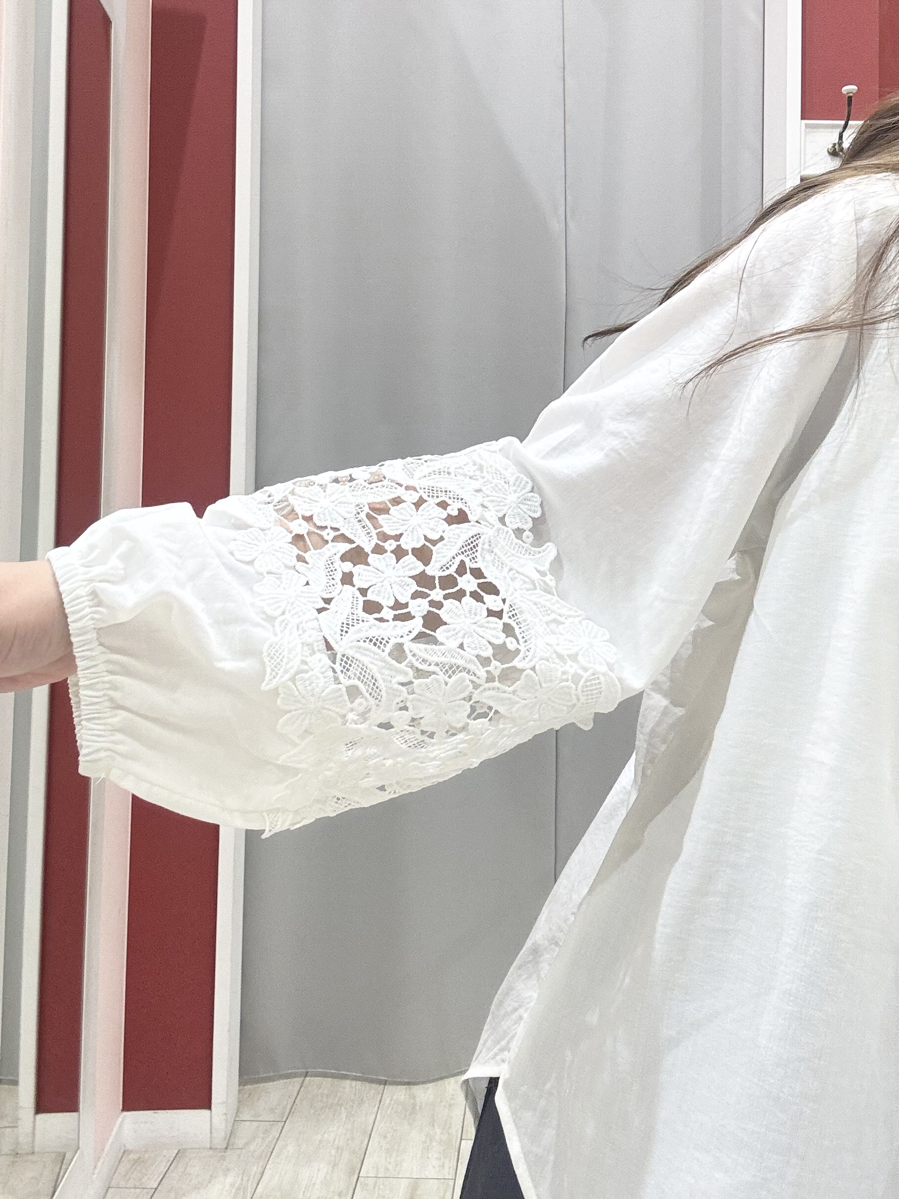 shioさんの「SHOO･LA･RUE｜【洗濯機可/S-LL/洗濯後しわになりにくい】お袖レースデザインブラウス」を使ったコーディネート