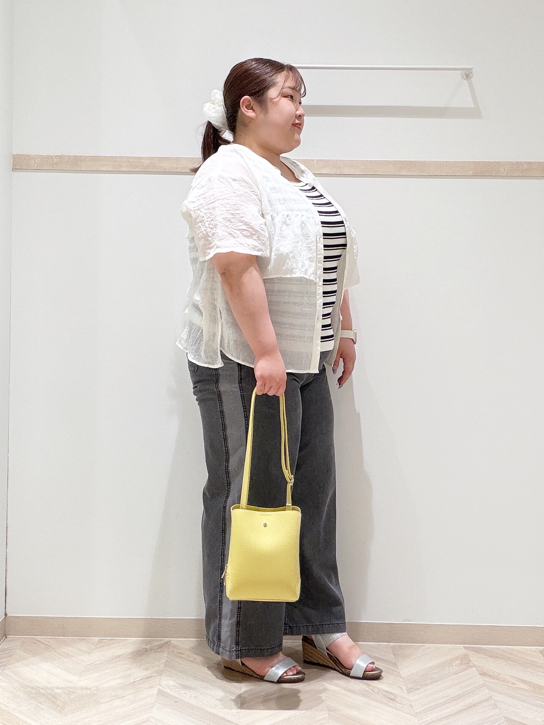 ゆめかさんの「SHOO･LA･RUE｜フロントフリル シアーワッシャーブラウス」を使ったコーディネート